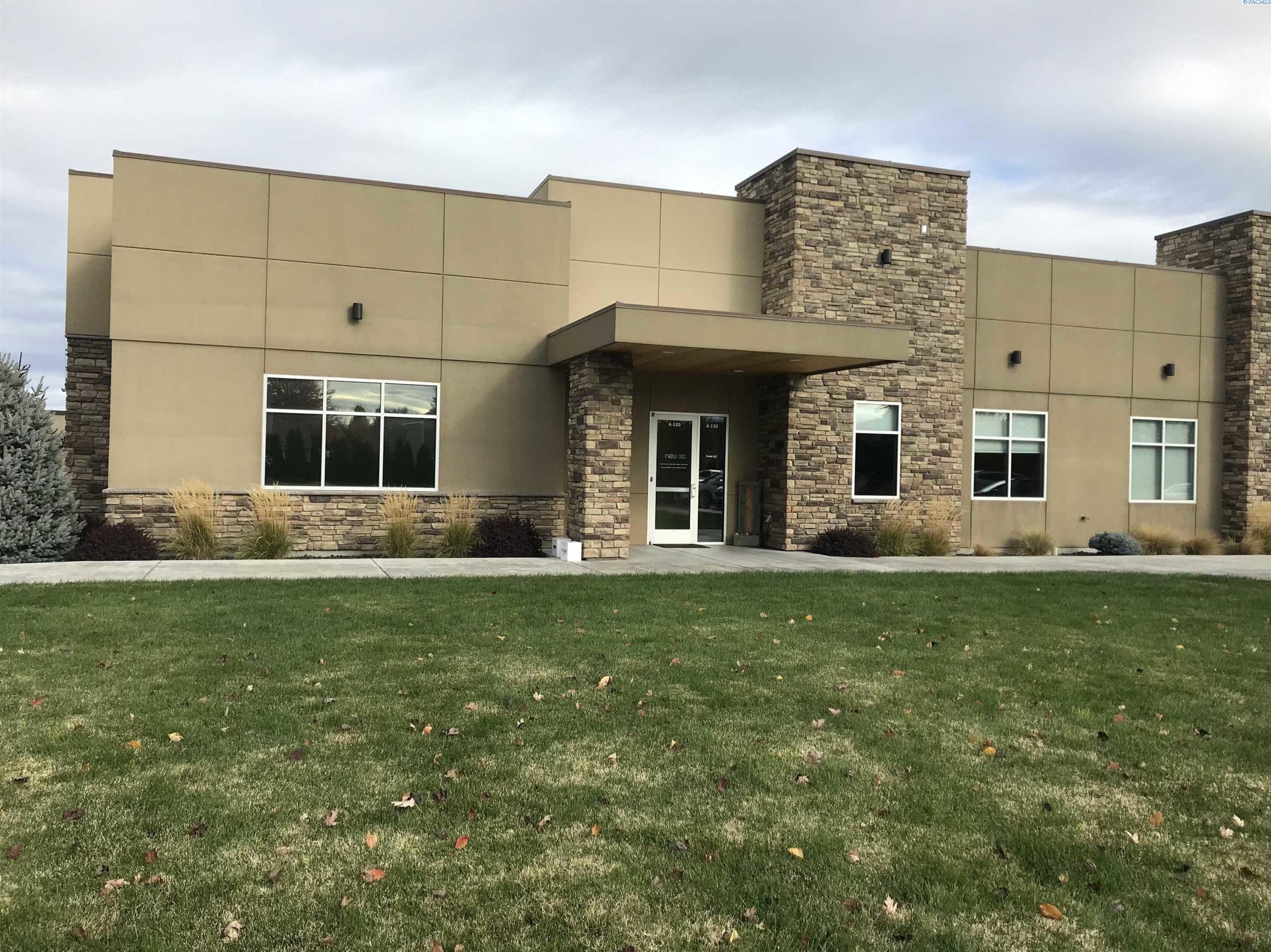 Photo of Newly Listed – 35 S Louisiana, Kennewick, WA 99336