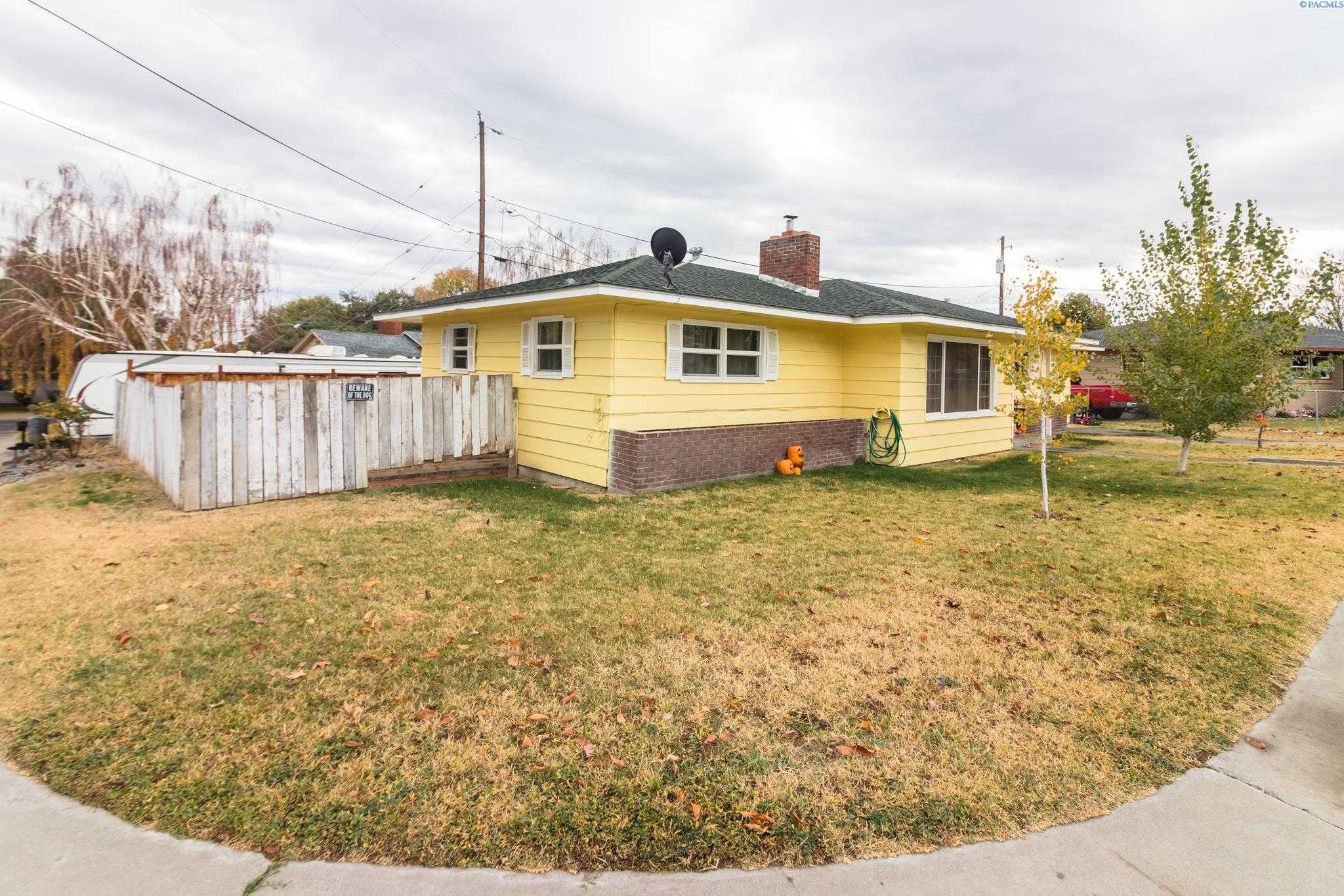 Photo of Newly Listed – 233 Valley View Ln, Sunnyside, WA 98944