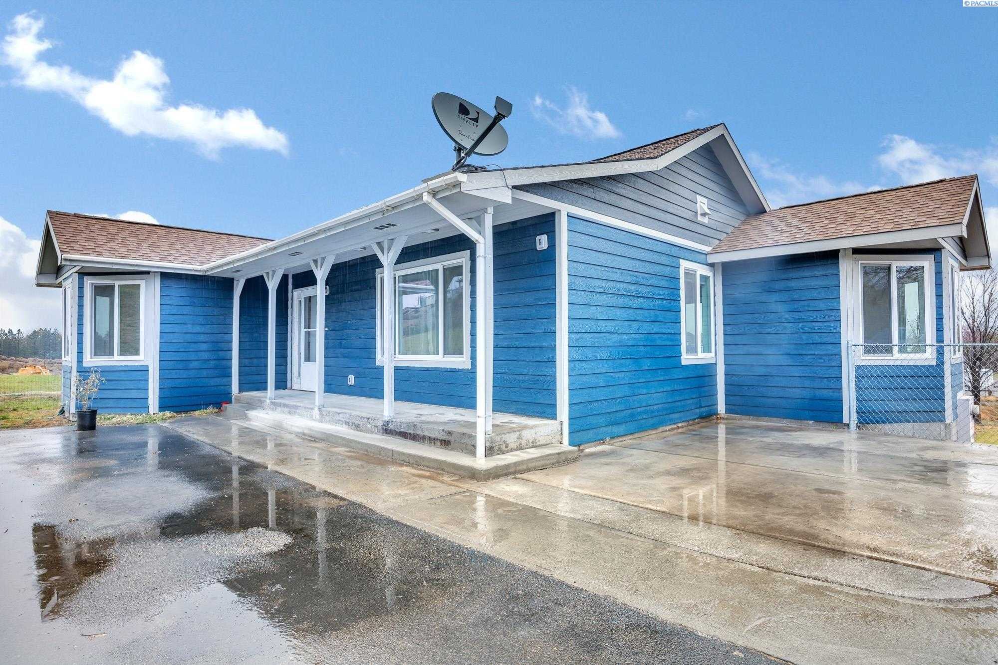 Photo of Newly Listed – 41504 E Ridgecrest Dr, Benton City, WA 99320