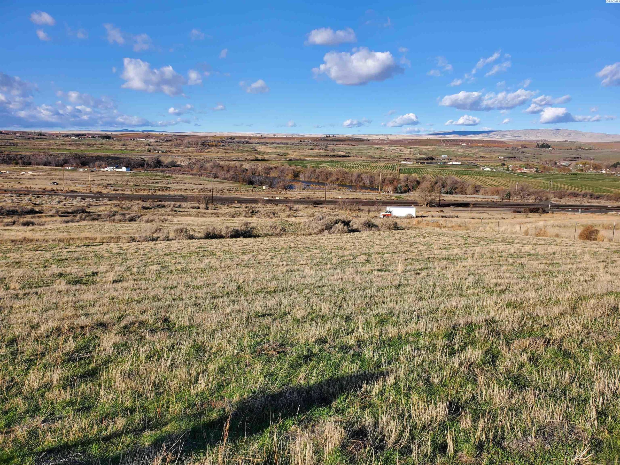 Photo of Newly Listed – Tbd Lot 2 Gibbon Rd (shortplat3500), Prosser, WA 99350