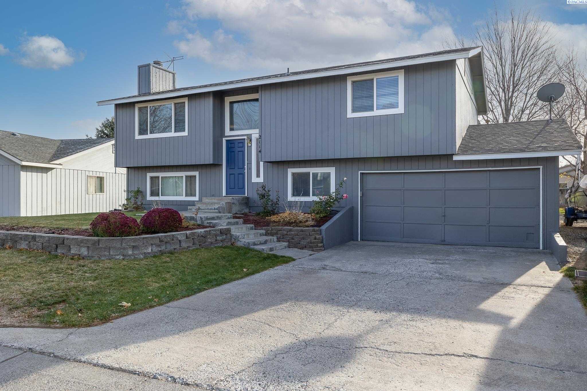 Photo of Newly Listed – 2114 Sparrow Ct, West Richland, WA 99353