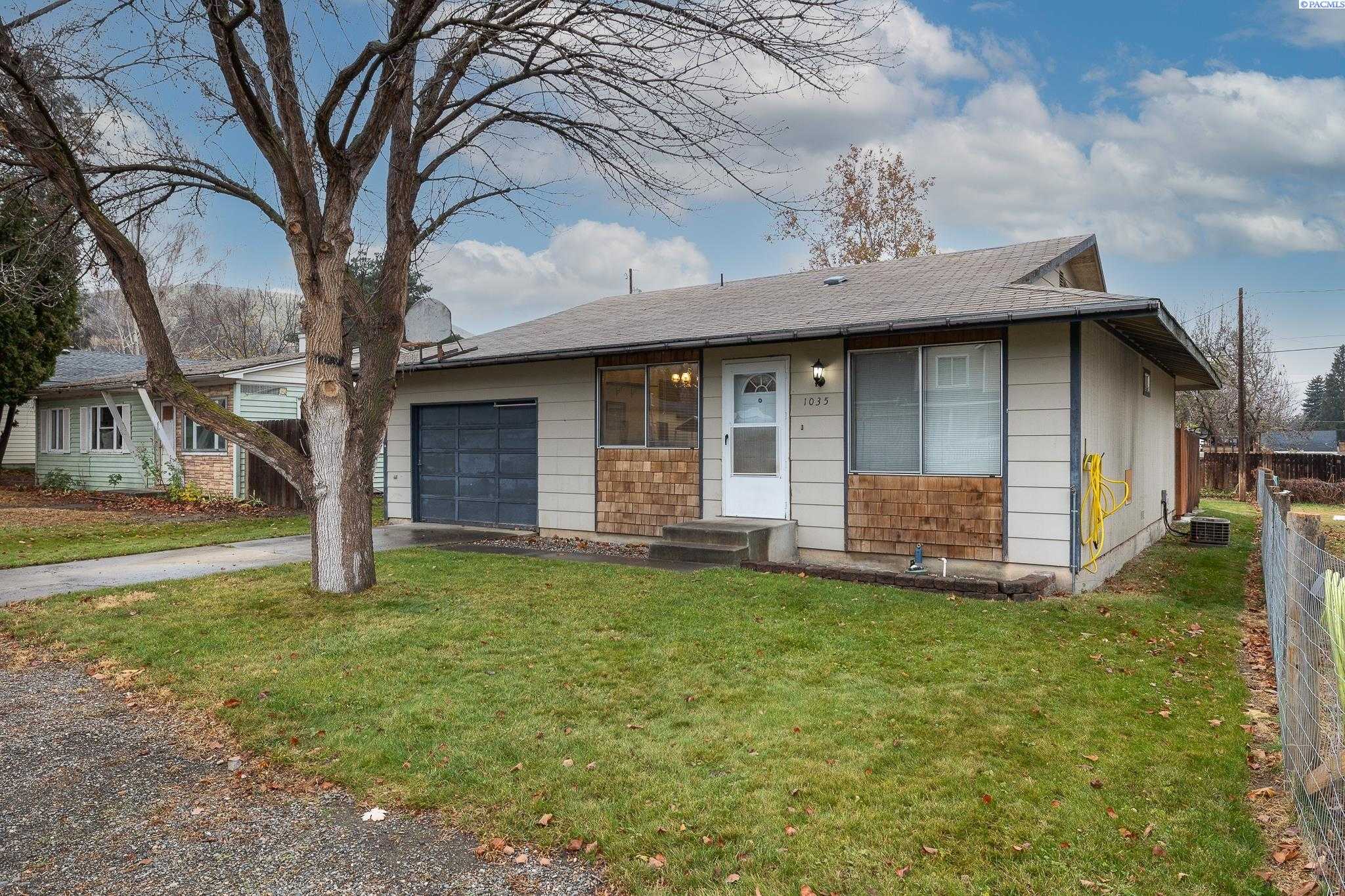 Photo of Newly Listed – 1035 Anna St, Prosser, WA 99350