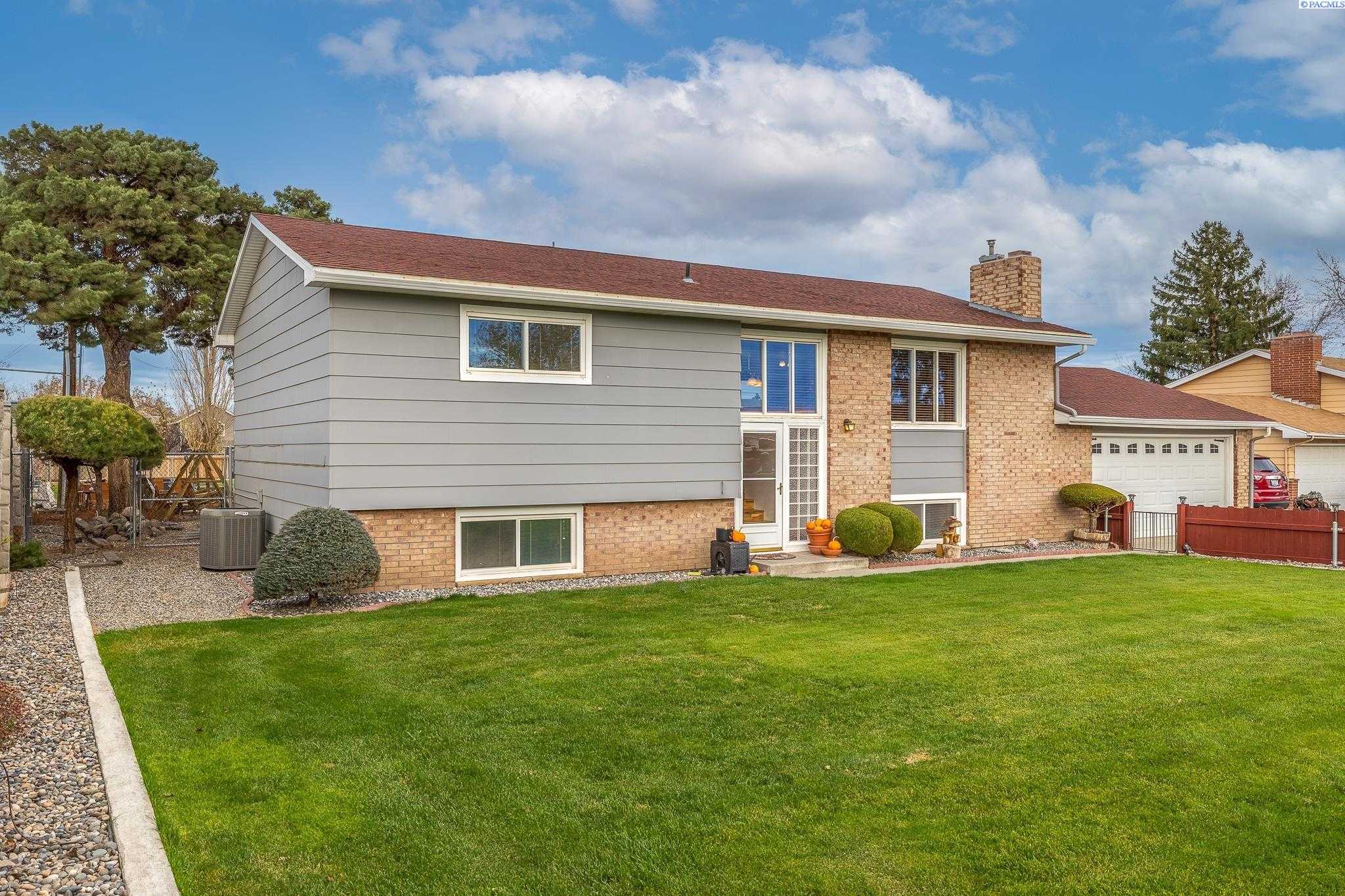 Photo of Newly Listed – 4032 W Deschutes Ave, Kennewick, WA 99336