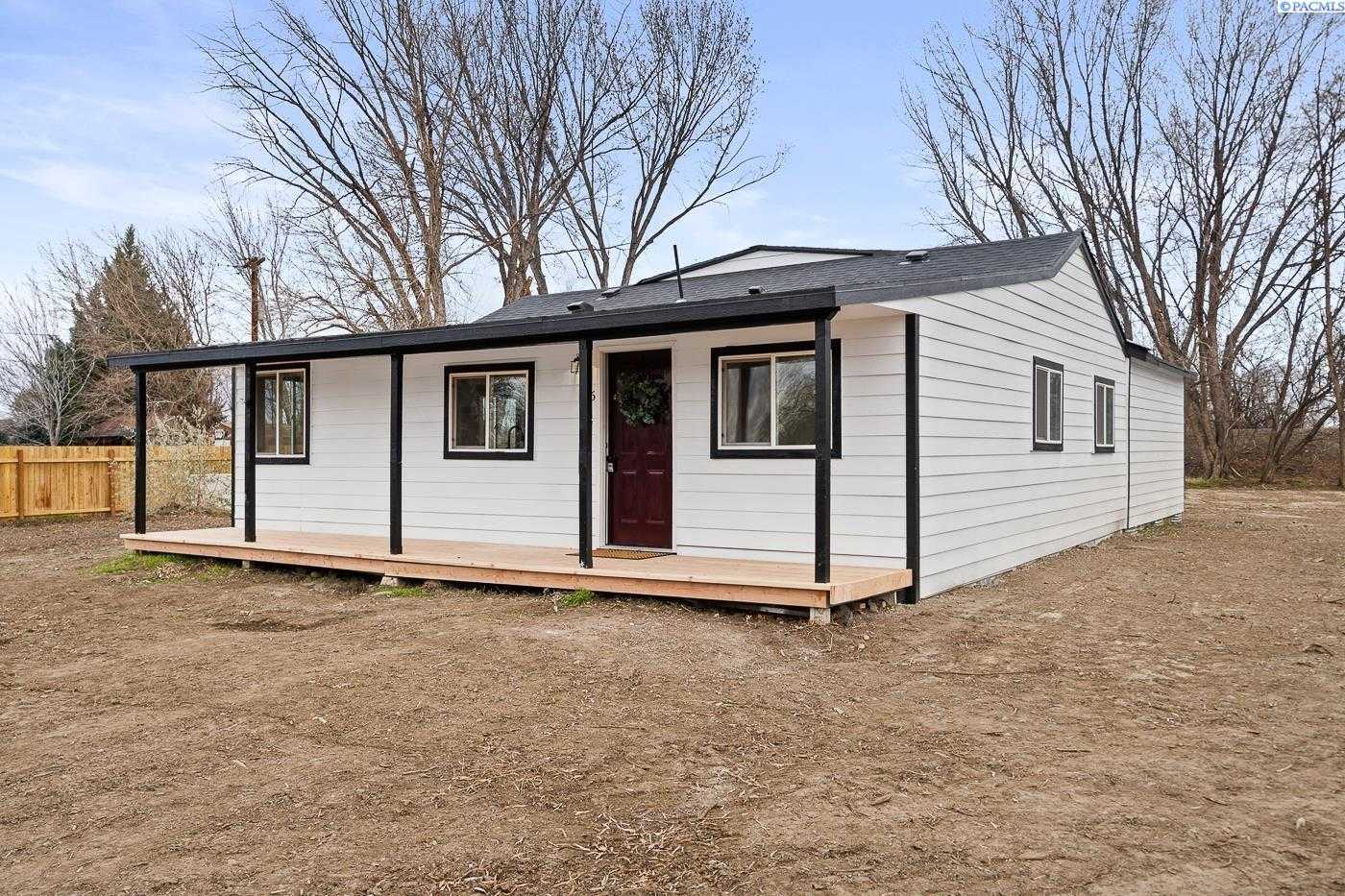 Photo of Newly Listed – 626 N Riverside Dr., West Richland, WA 99353