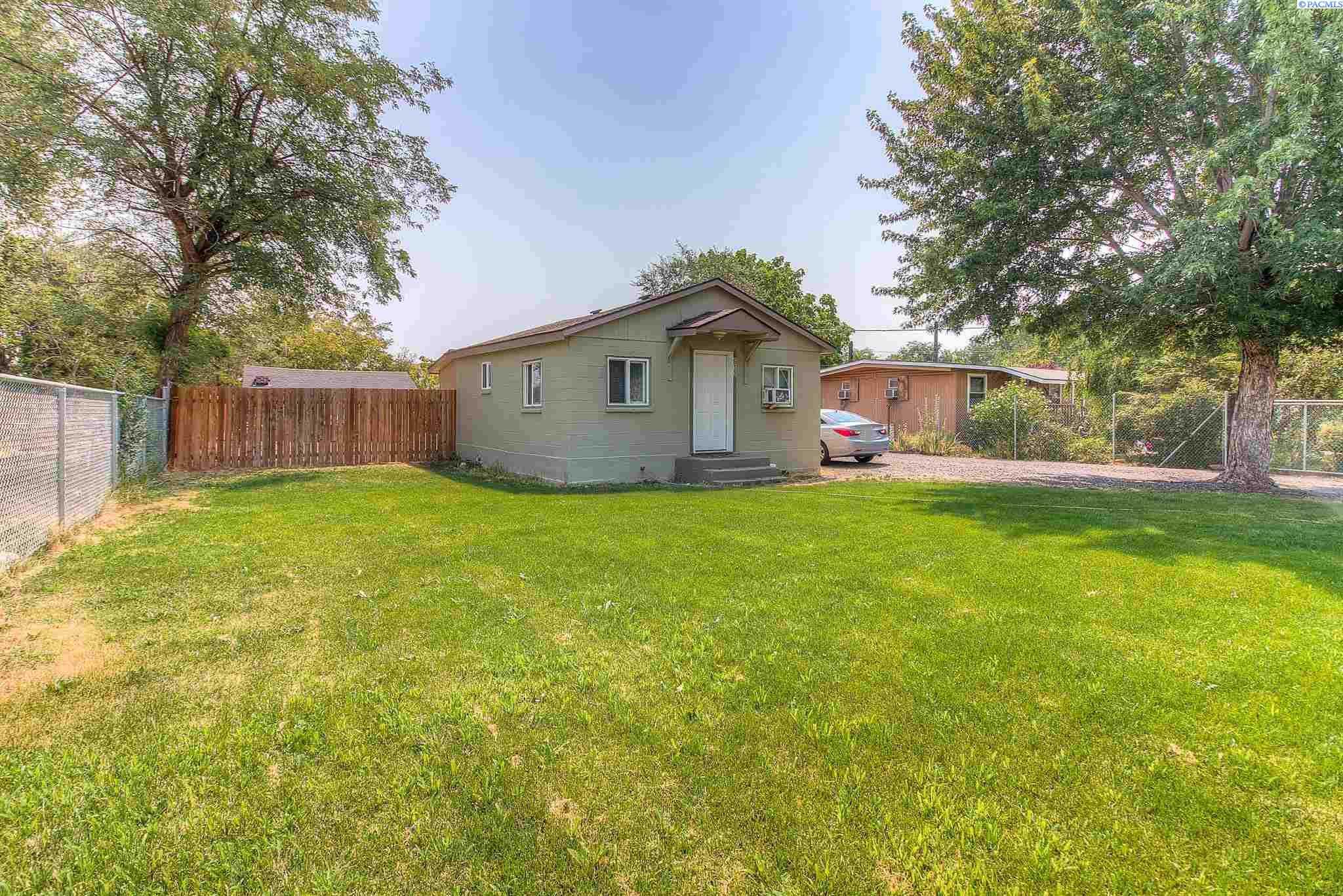 Photo of Newly Listed – 613 S 15th St, Yakima, WA 98901
