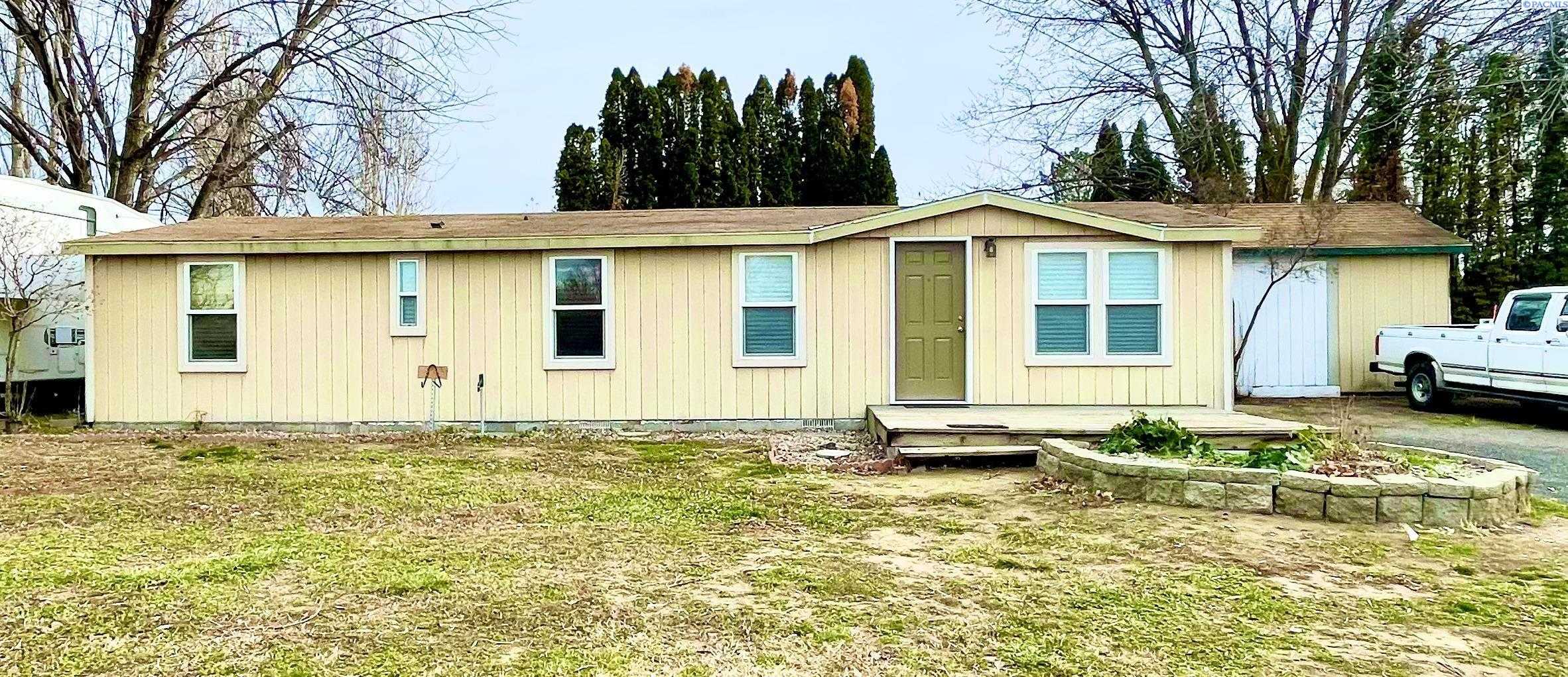 Photo of Newly Listed – 44401 N Thunder Rd, Benton City, WA 99320