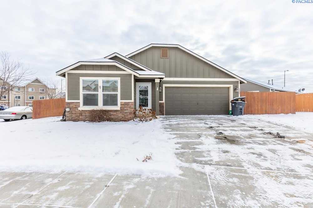 Photo of Newly Listed – 8003 W 5th Ave, Kennewick, WA 99336