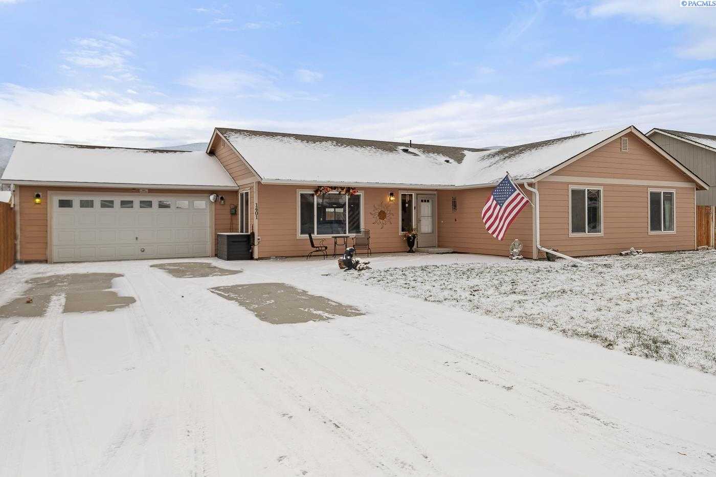 Photo of Newly Listed – 1401 Willow Way, Benton City, WA 99320