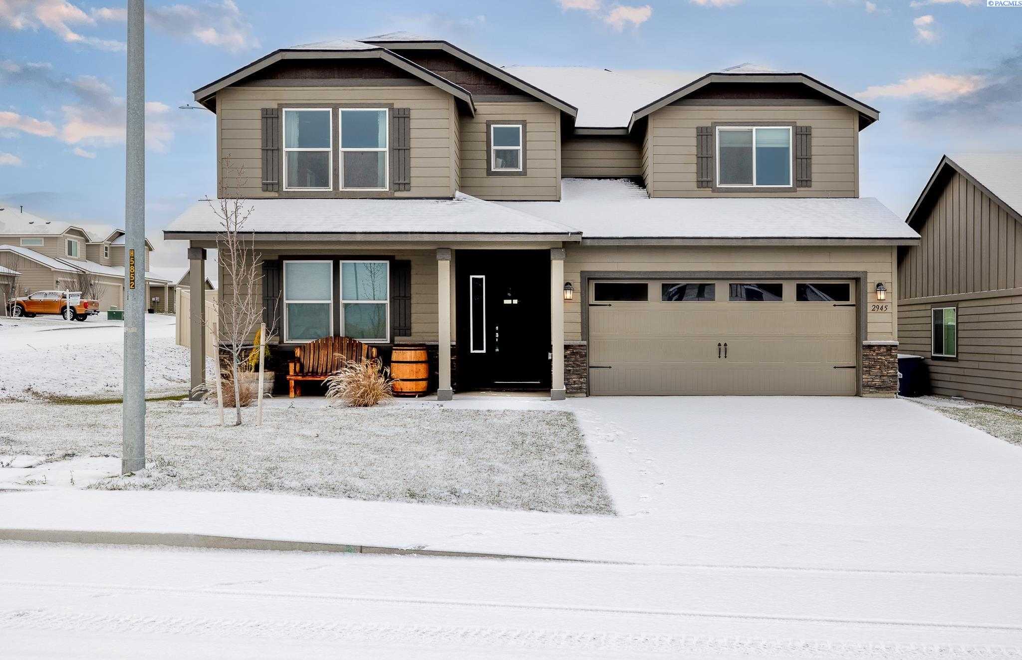 Photo of Newly Listed – 2945 Castle Rock Blvd, Richland, WA 99352