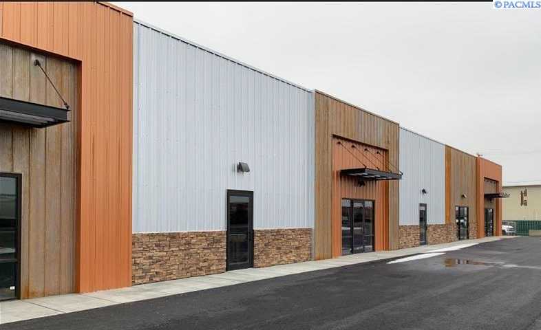 Photo of Newly Listed – 3306 N Swallow Ave, Pasco, WA 99301