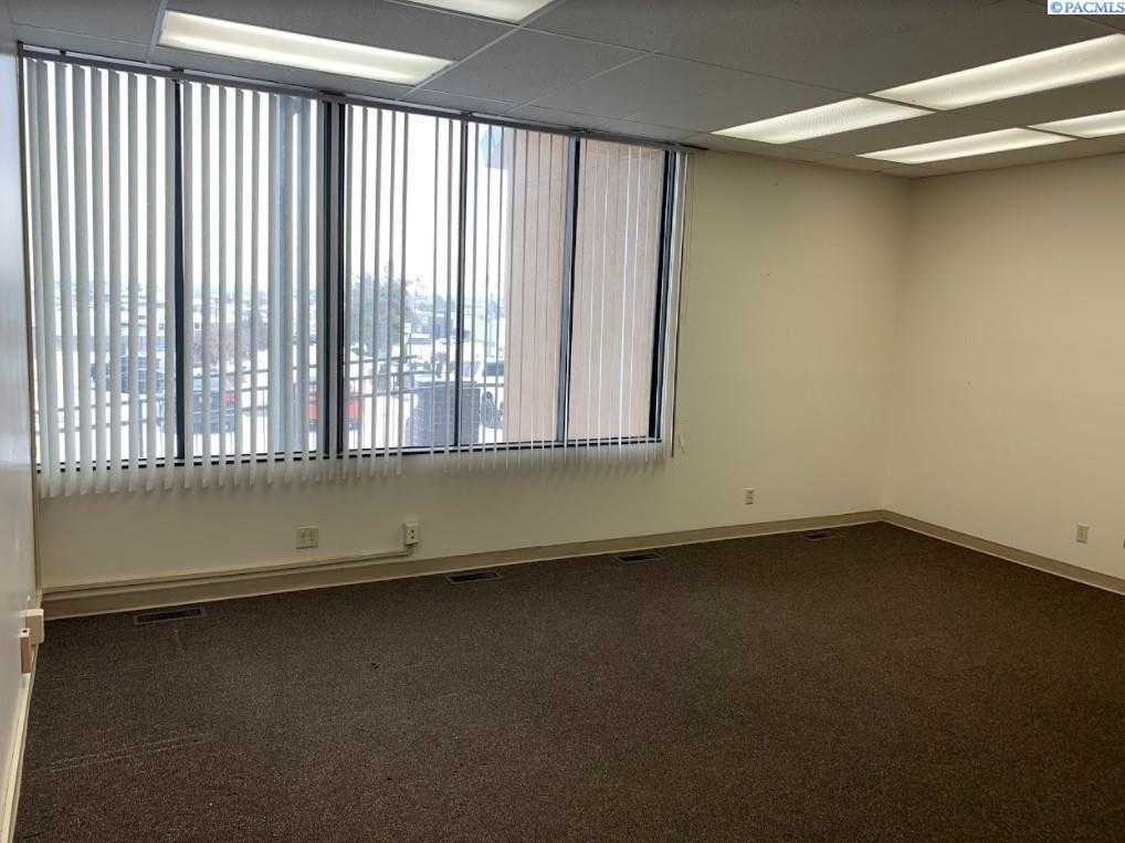 Photo of Newly Listed – 7511 W Arrowhead Ave, Kennewick, WA 99336