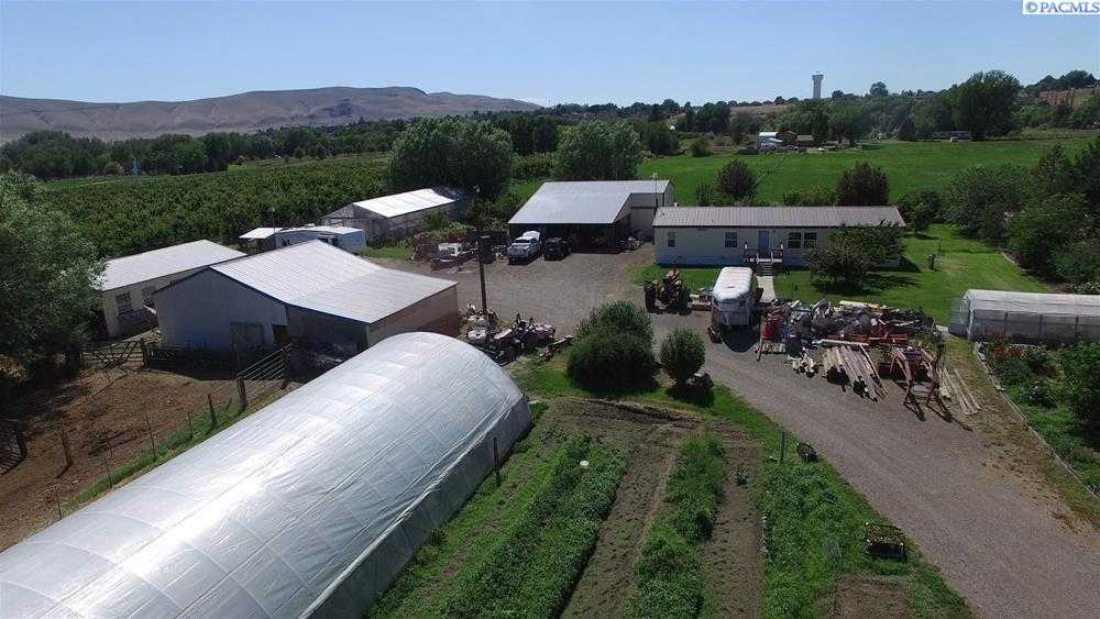 Photo of Newly Listed – 9511 E Pendleton Rd, Benton City, WA 99320