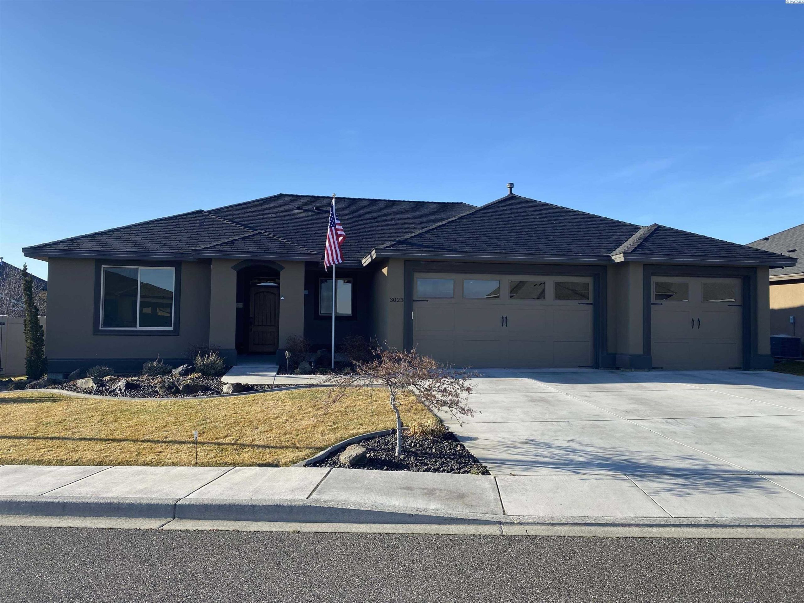 Photo of Newly Listed – 3023 Bluffs Dr., Richland, WA 99354