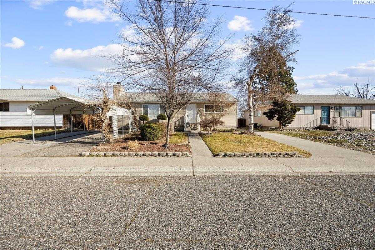 Photo of Newly Listed – 2030 Newcomer Ave, Richland, WA 99354