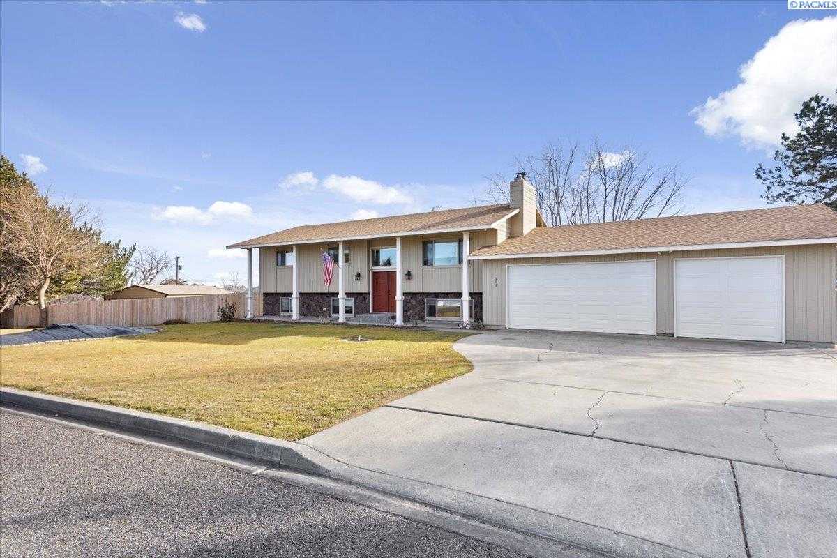 Photo of Newly Listed – 101 W 36th Place, Kennewick, WA 99337