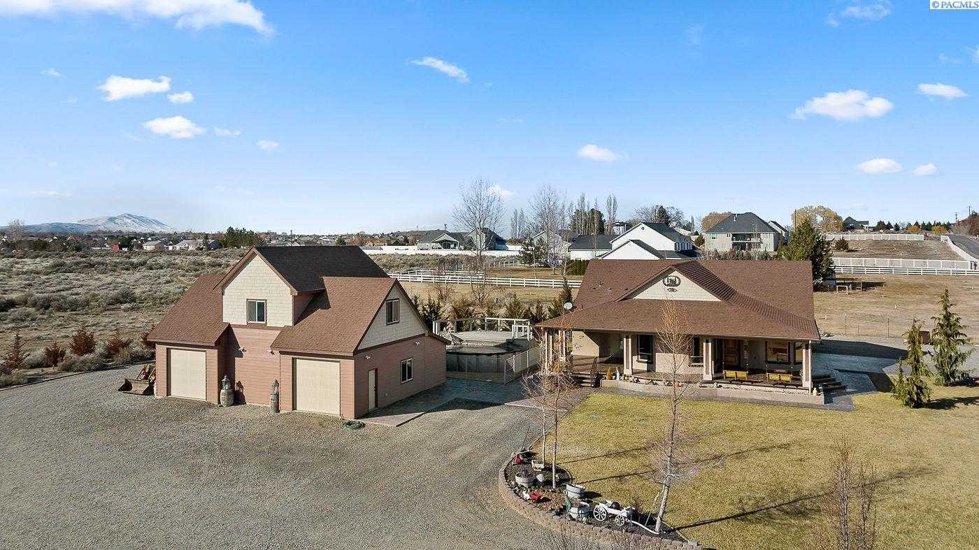 Photo of Newly Listed – 3400 Tennessee Walker Ave, West Richland, WA 99353