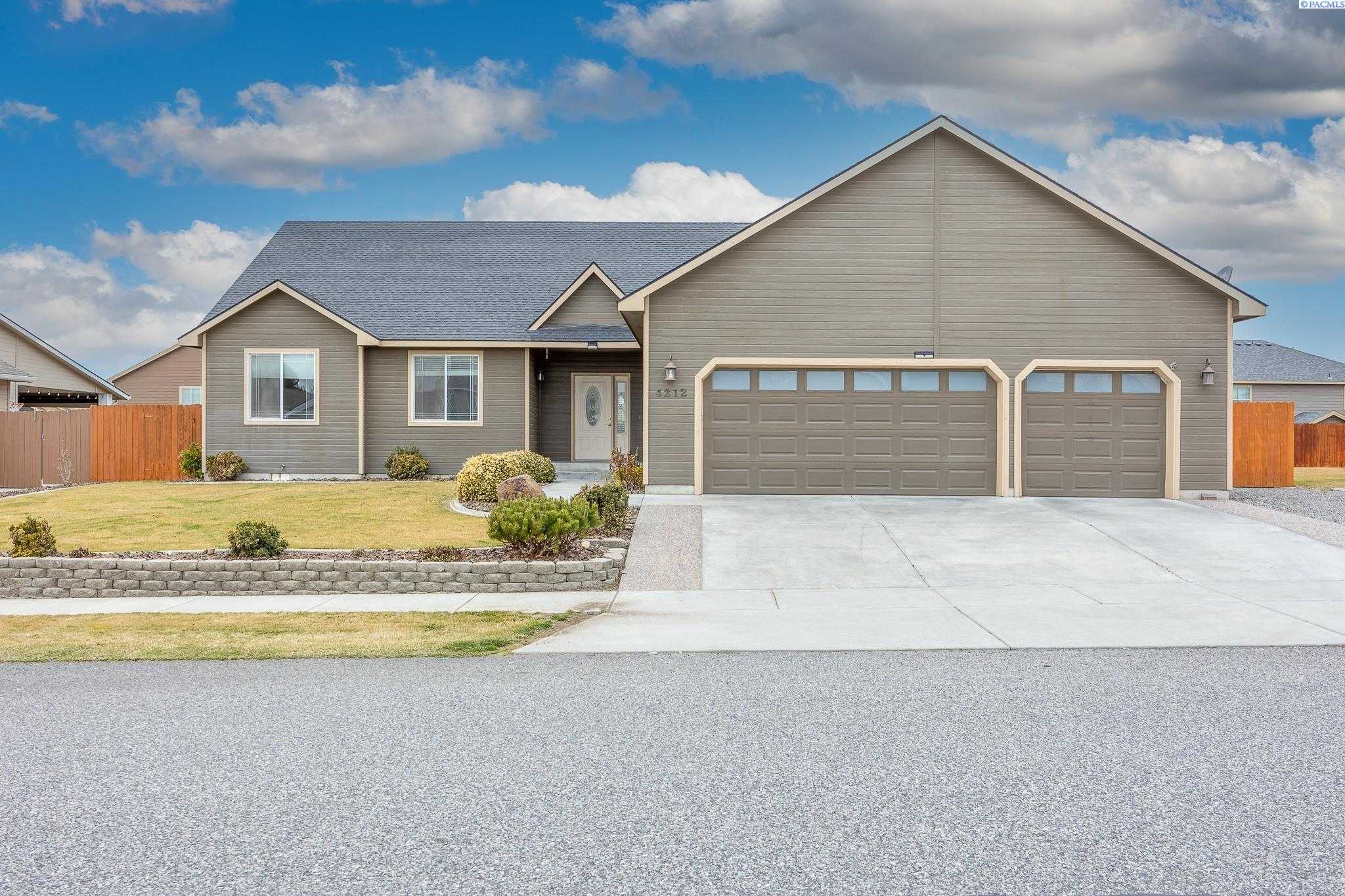 Photo of Newly Listed – 4212 Yuma Dr, Pasco, WA 99301