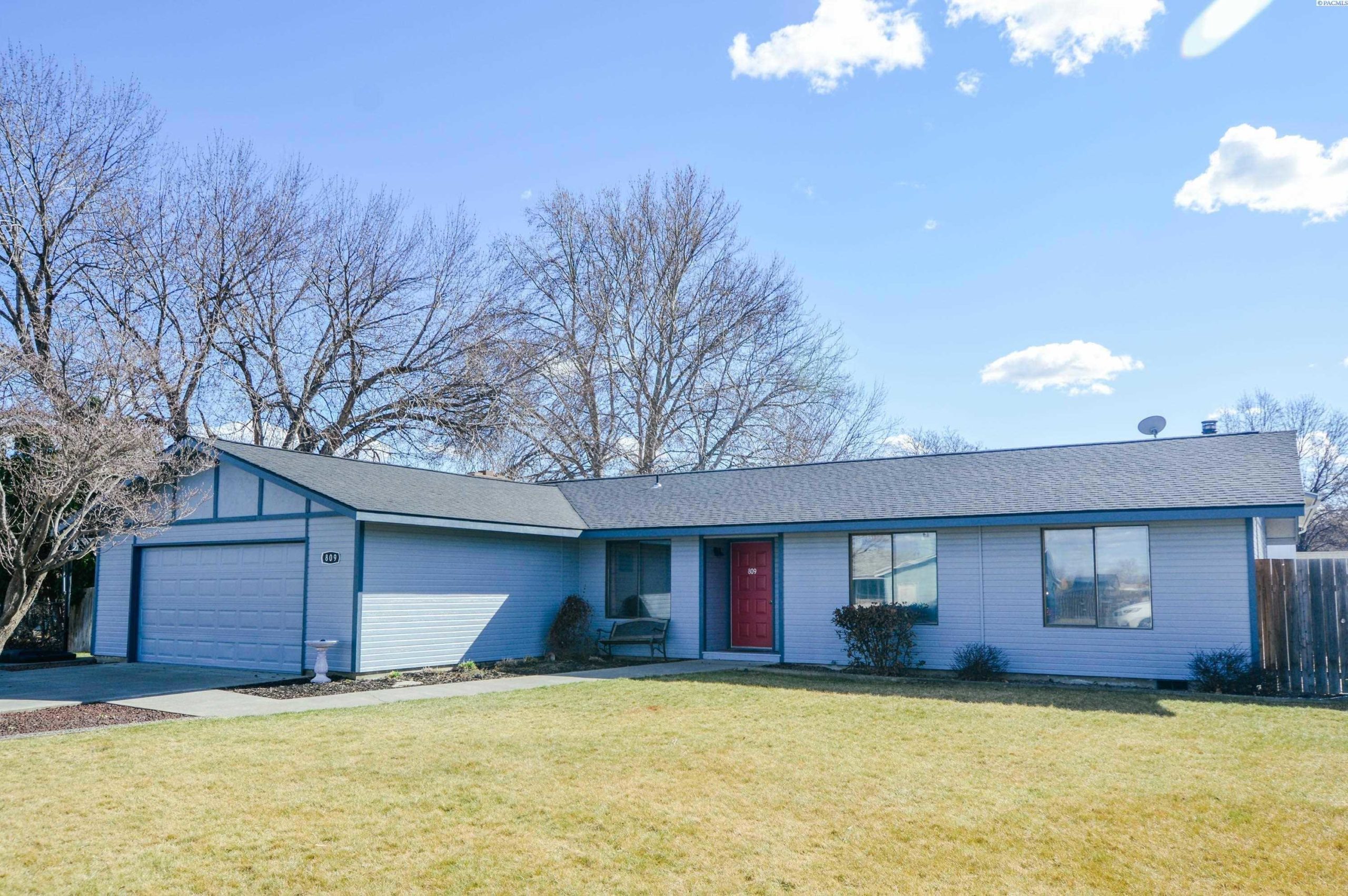 Photo of Newly Listed – 809 W 14th Pl., Kennewick, WA 99337