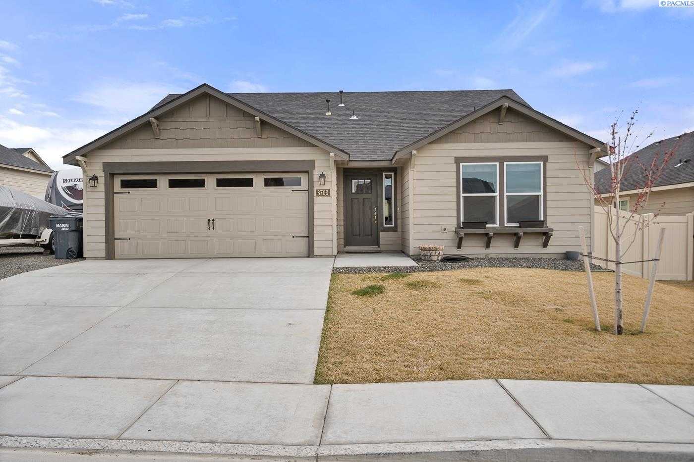 Photo of Newly Listed – 3703 Whimbrel Ln, Pasco, WA 99301