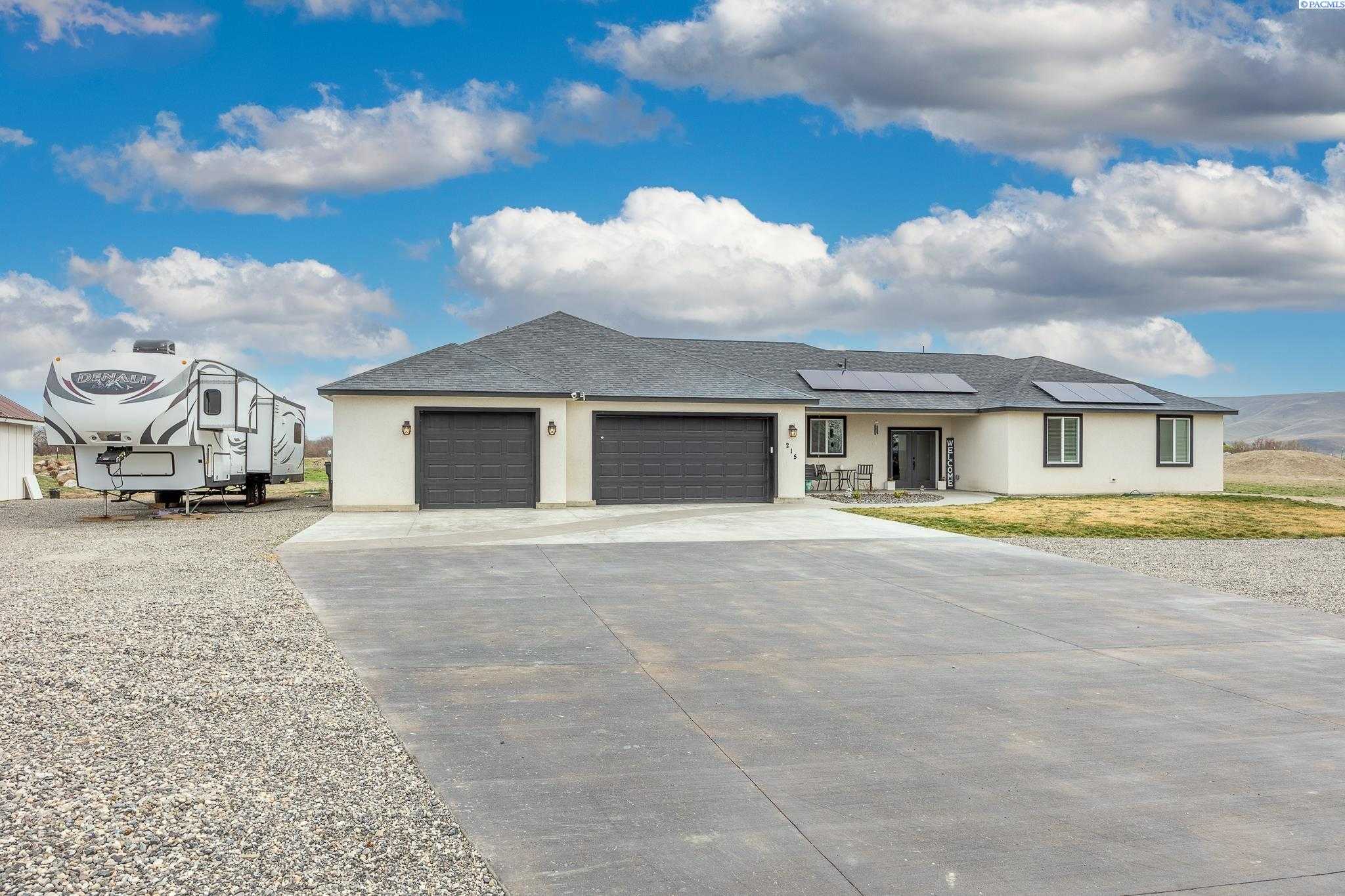 Photo of Newly Listed – 215 S Lower County Line Rd, Prosser, WA 99350