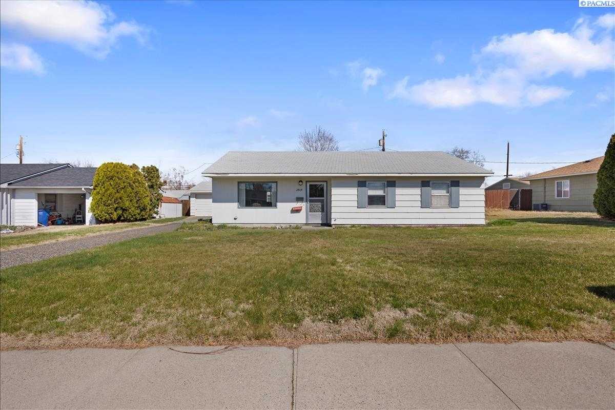 Photo of Newly Listed – 2404 Tinkle St, Richland, WA 99354