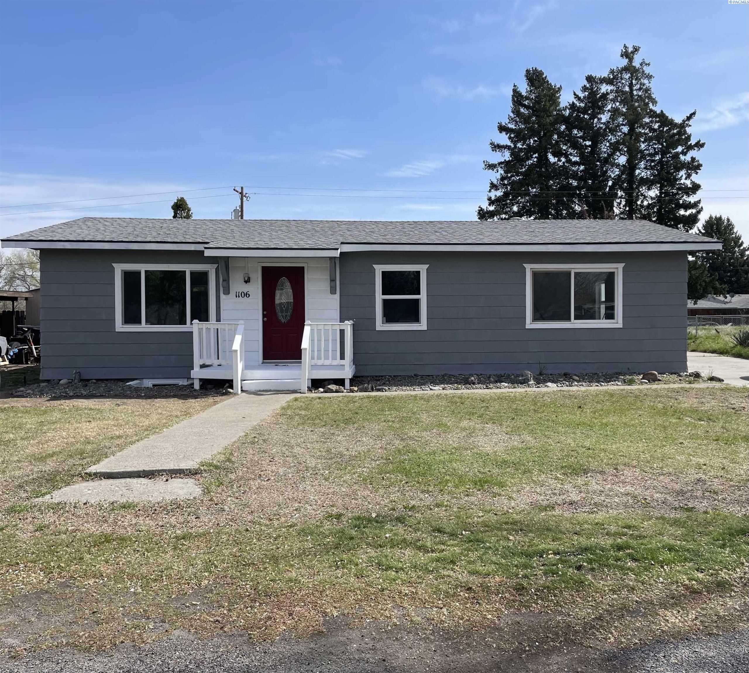 Photo of Newly Listed – 1106 N 60th Ave, West Richland, WA 99353
