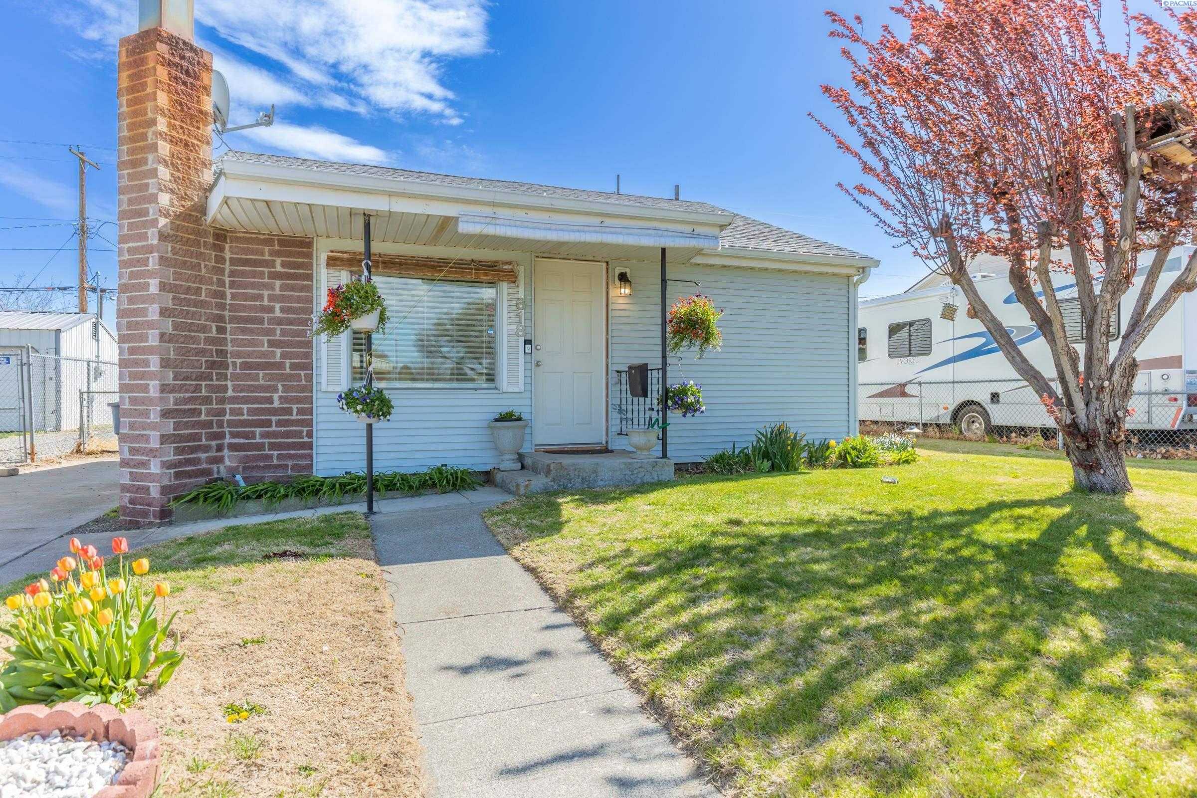 Photo of Newly Listed – 618 Snow Ave, Richland, WA 99352