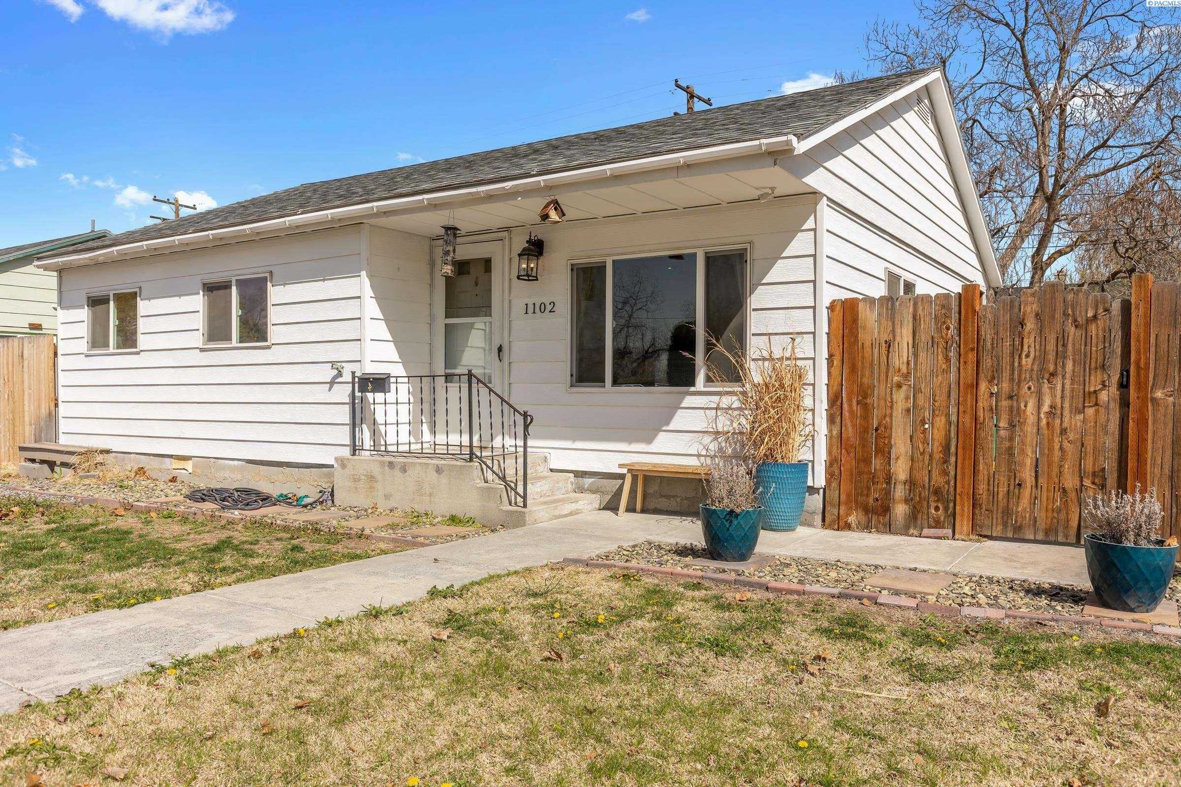 Photo of Newly Listed – 1102 Potter Ave, Richland, WA 99354