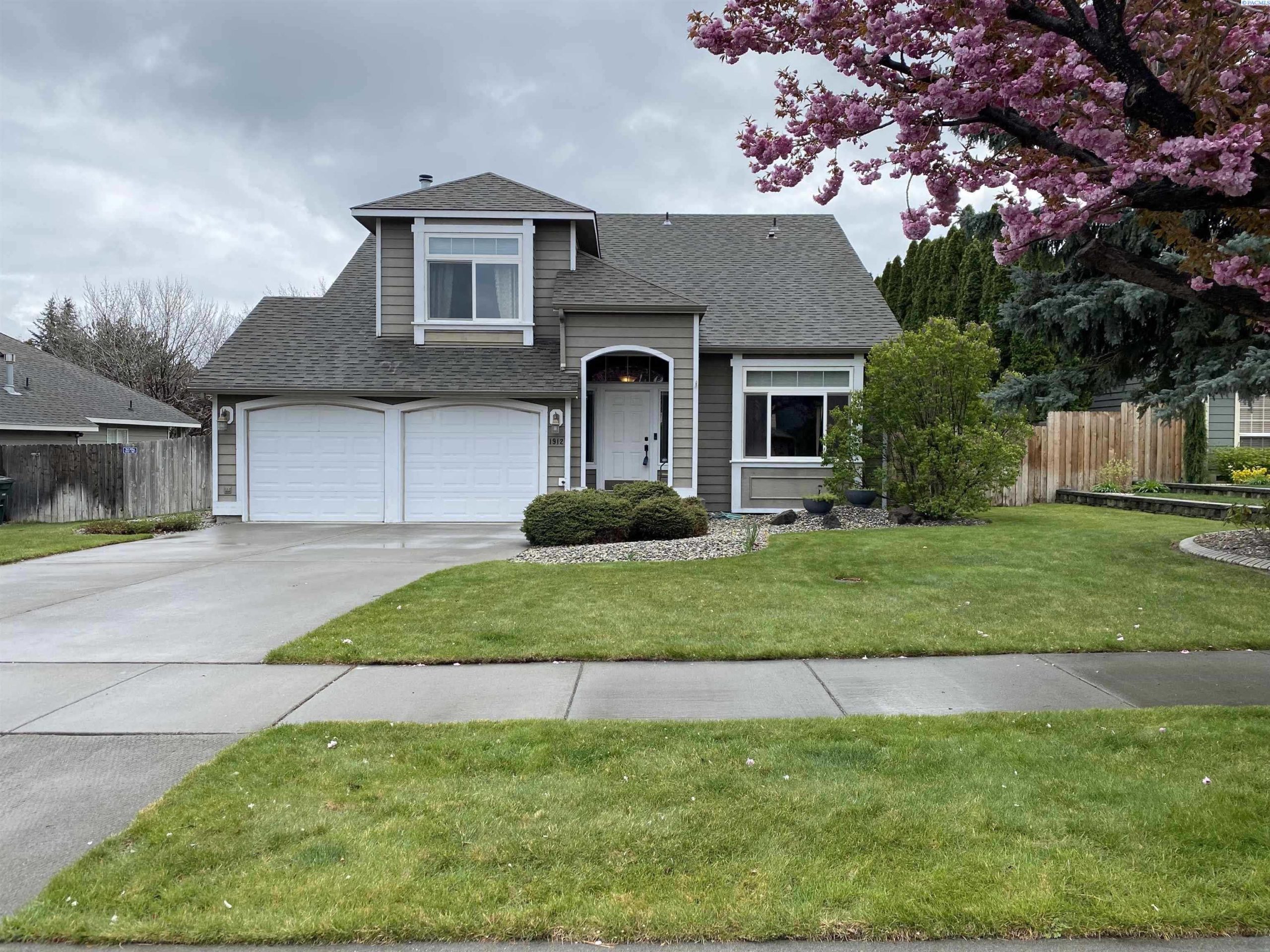Photo of Newly Listed – 1912 Newhaven Loop, Richland, WA 99352