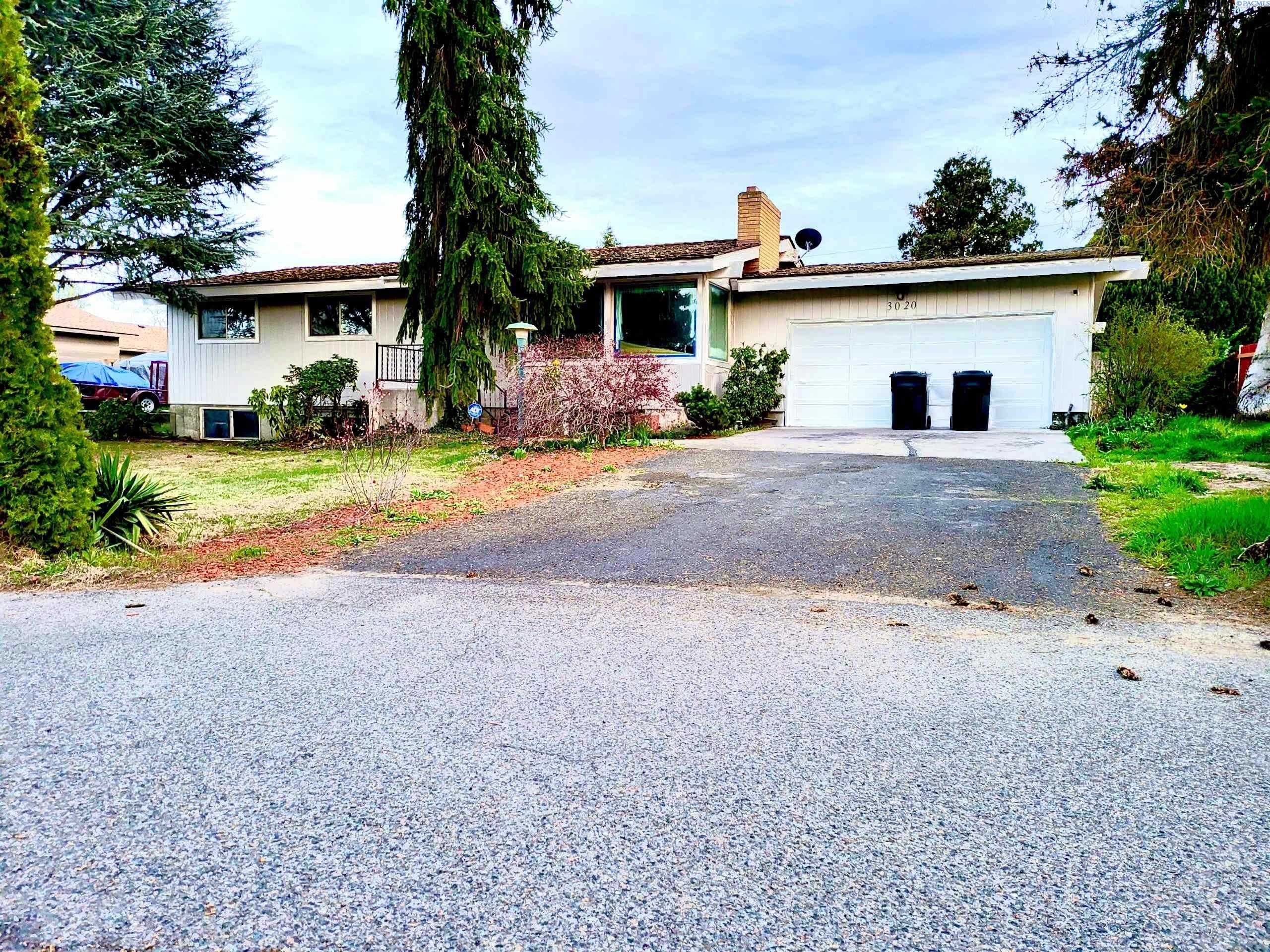 Photo of Newly Listed – 3020 W Seabrook Ct, Pasco, WA 99301