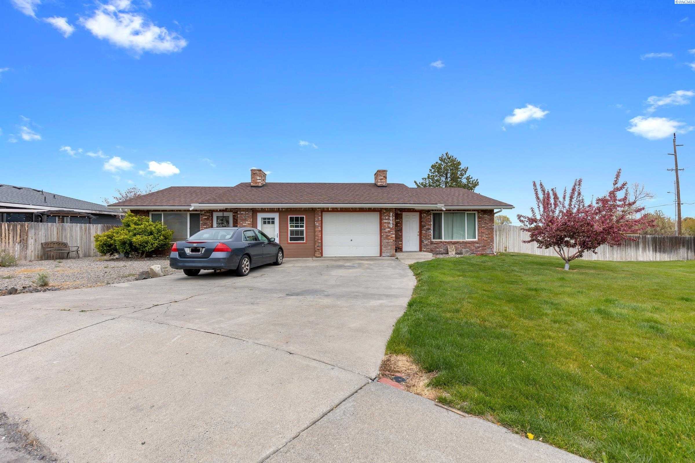Photo of Newly Listed – 3602/3600 W 15th Ave, Kennewick, WA 99338