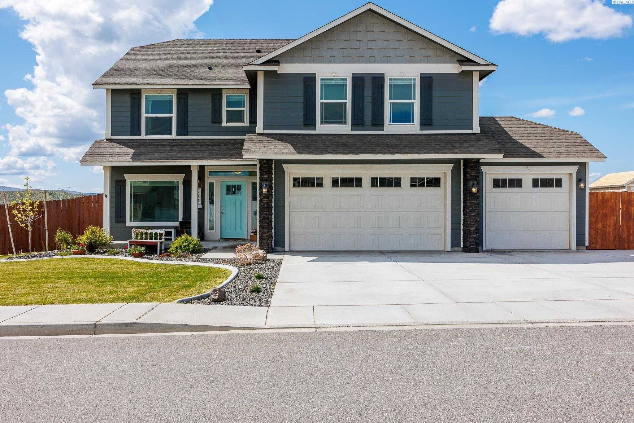 Photo of Newly Listed – 6074 Juneberry Dr, West Richland, WA 99353