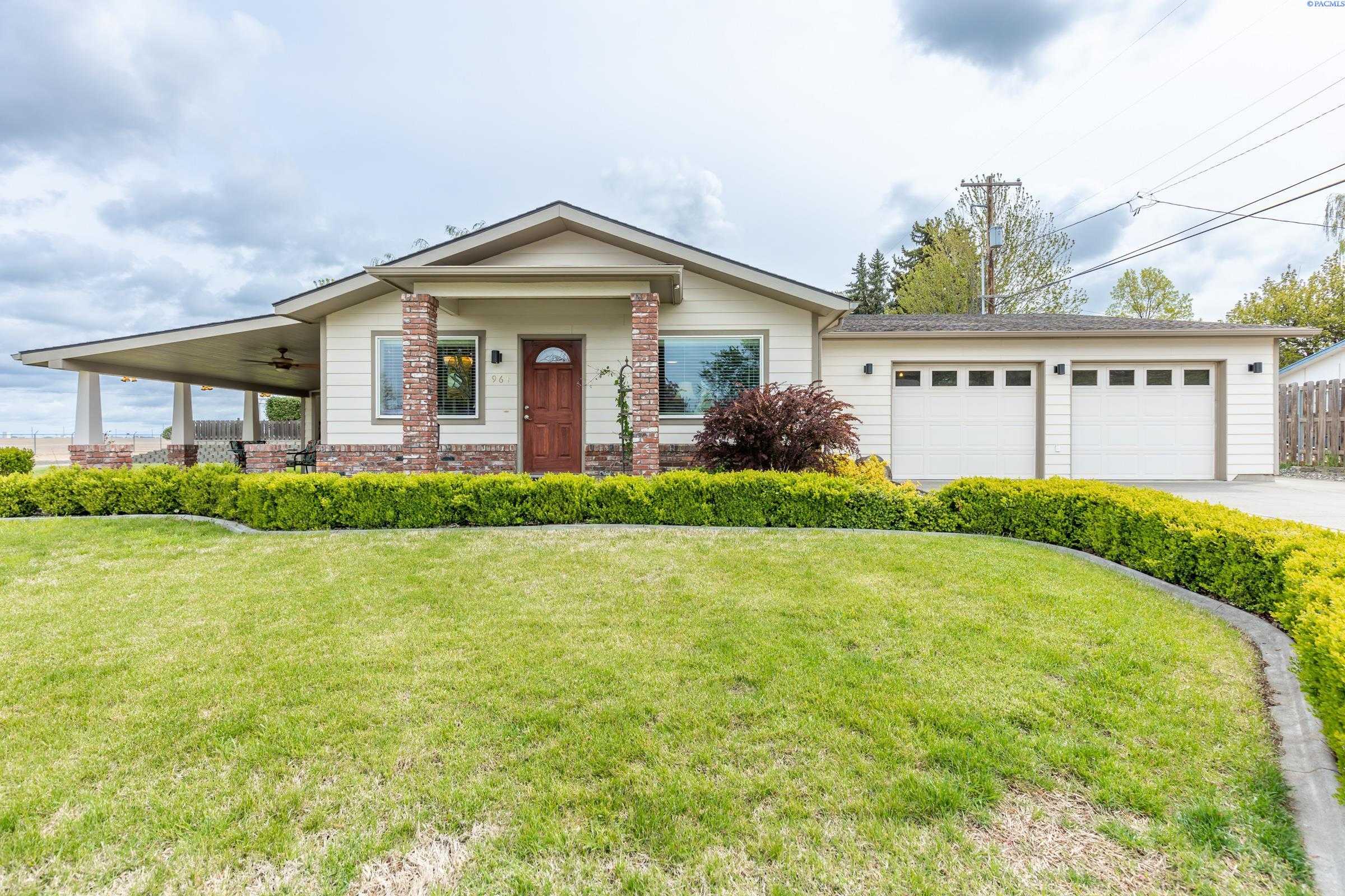 Photo of Newly Listed – 964 Olympia Dr, Walla Walla, WA 99362