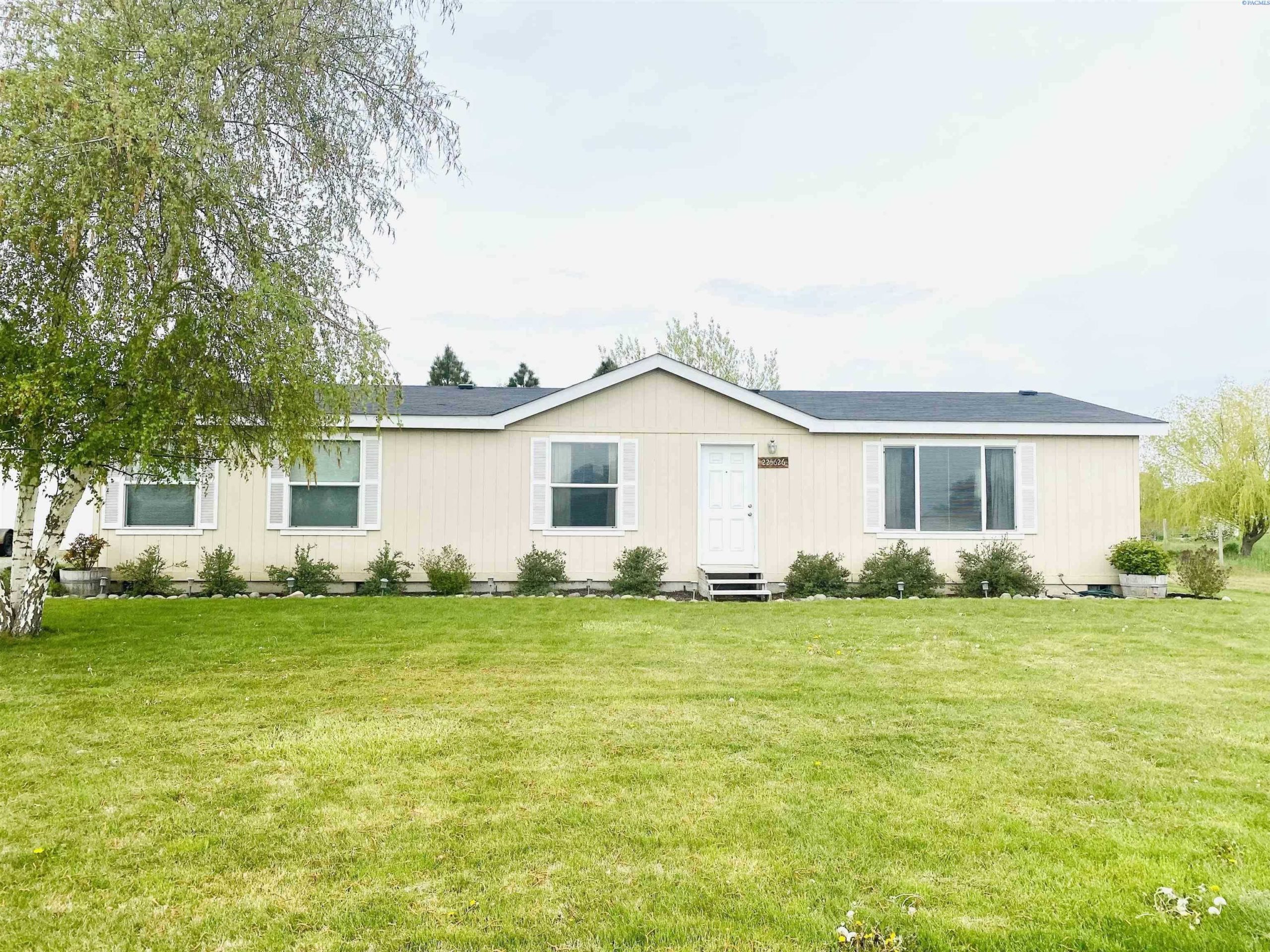 Photo of Newly Listed – 225626 E Cochran Road, Kennewick, WA 99337