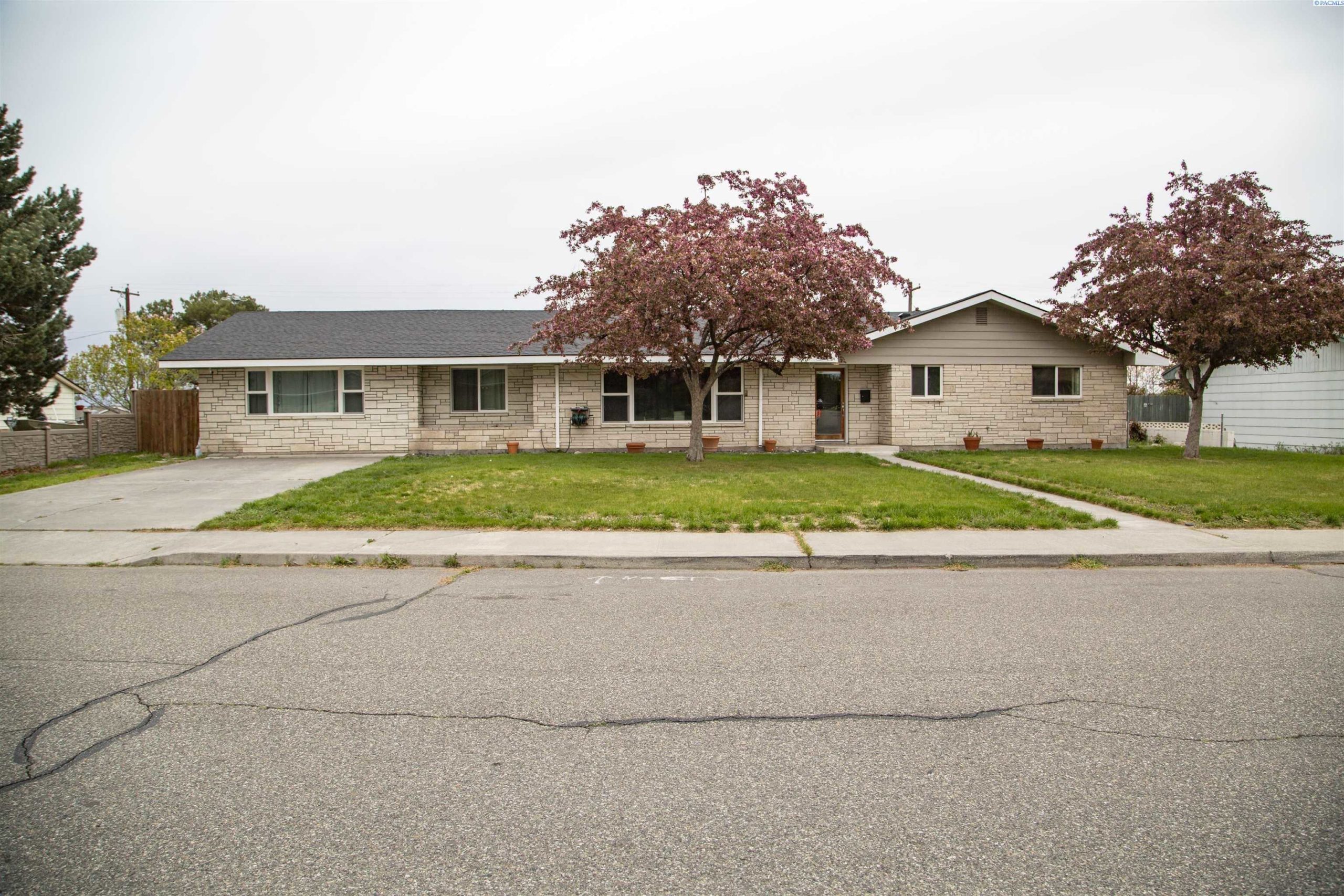 Photo of Newly Listed – 3002 W Metaline, Kennewick, WA 99336