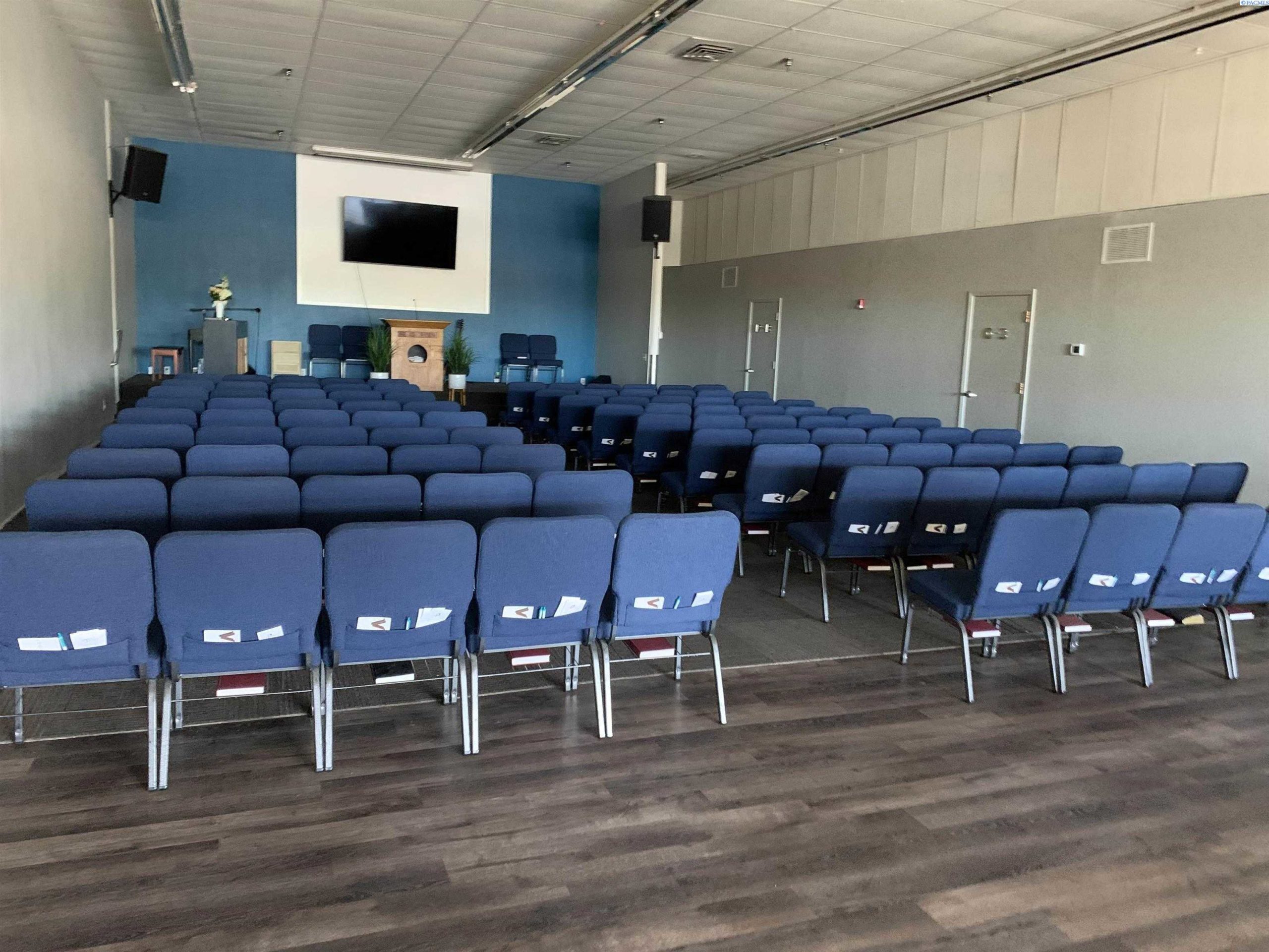 Photo of Newly Listed – 2203 W 4th Ave, Kennewick, WA 99336