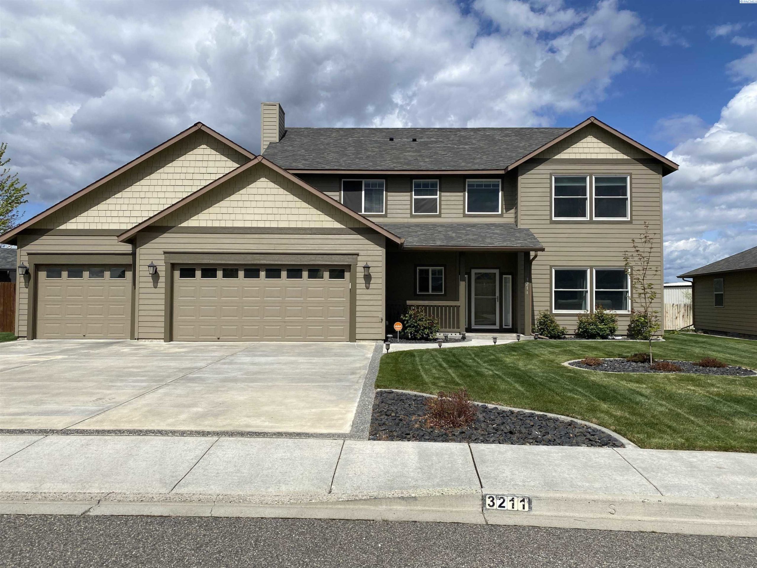 Photo of Newly Listed – 3211 S Quincy Pl, Kennewick, WA 99337
