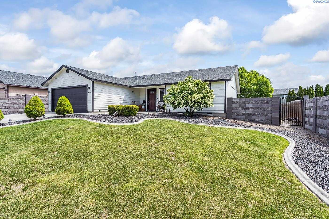 Photo of Newly Listed – 4215 Brahman Lane, Pasco, WA 99301