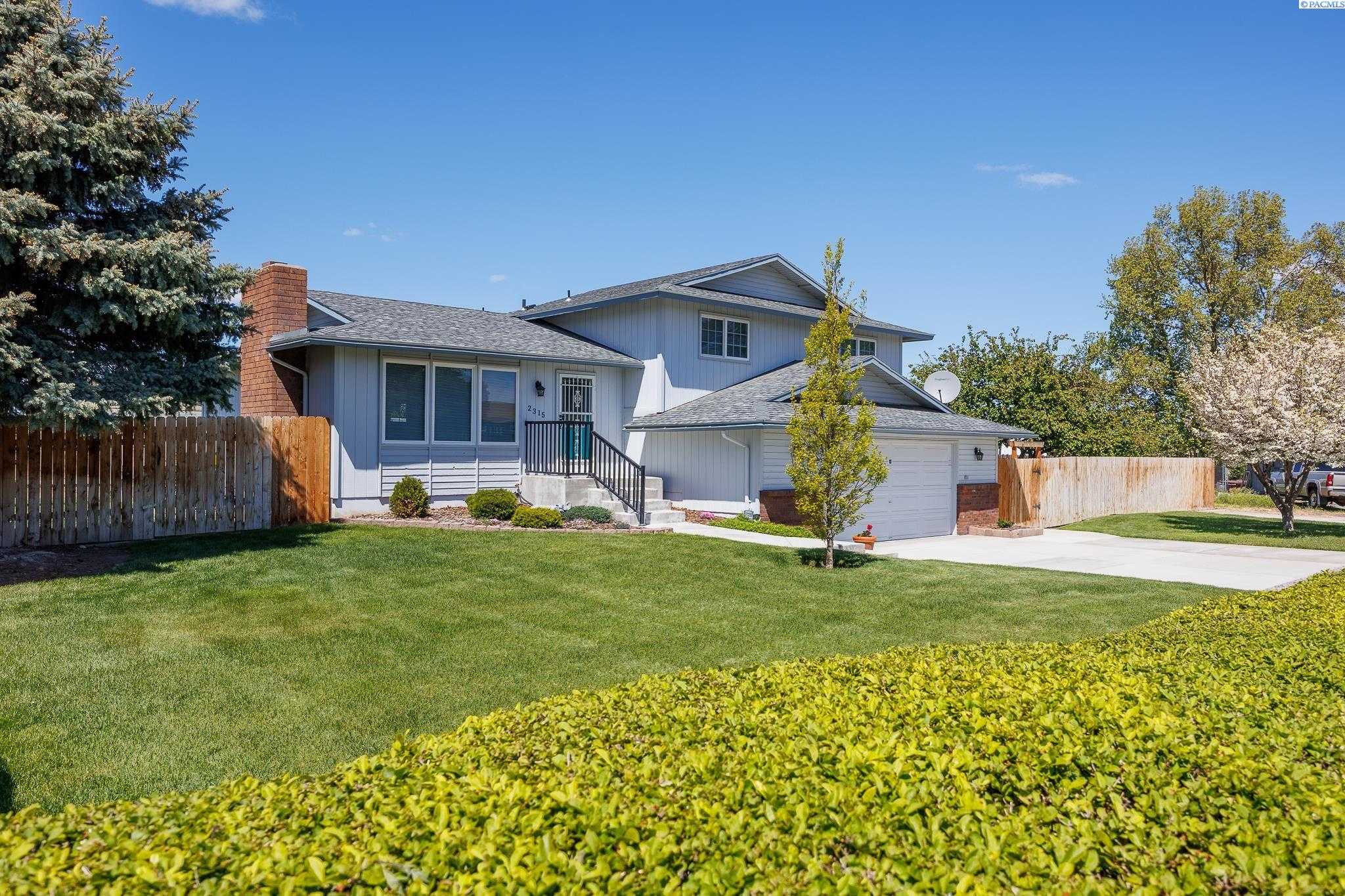 Photo of Newly Listed – 2315 S Anderson Place, Kennewick, WA 99337