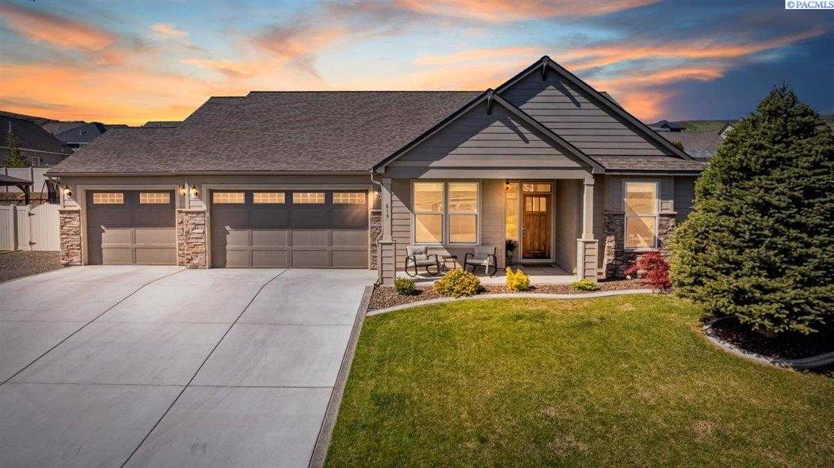 Photo of Newly Listed – 619 Southwell St, Richland, WA 99352