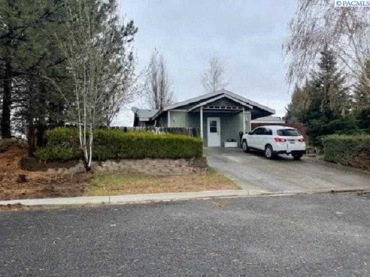 Photo of Newly Listed – 520 E Edison St, Connell, WA 99326