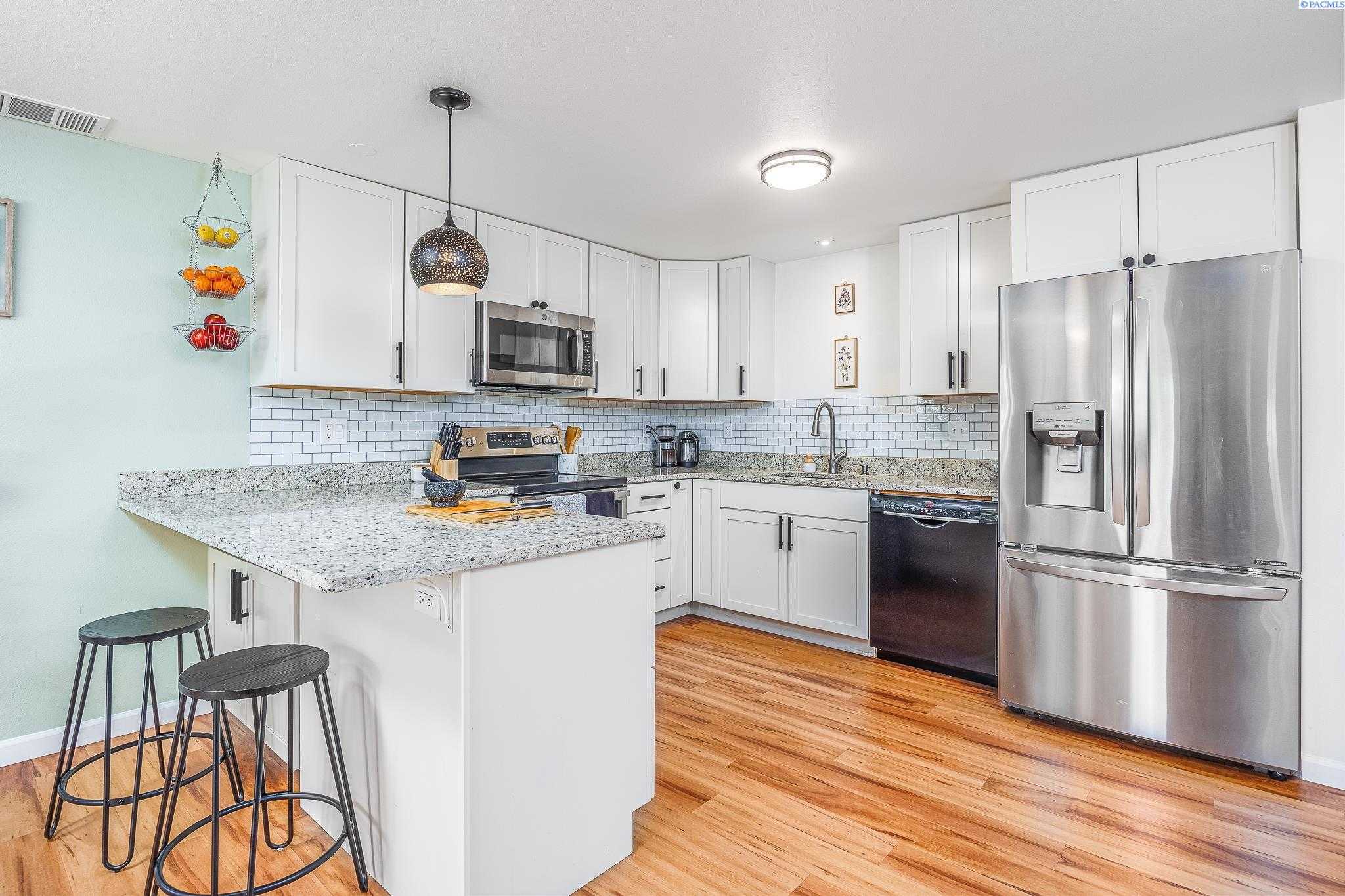 Photo of Newly Listed – 630 Cedar Ave, Richland, WA 99354