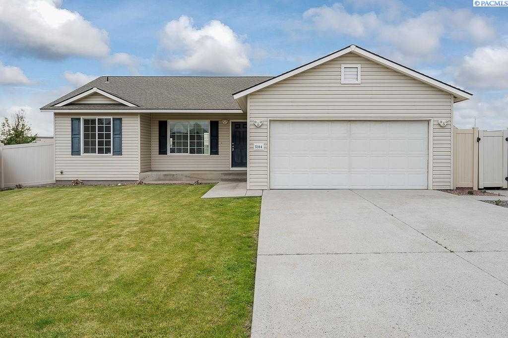 Photo of Newly Listed – 5104 Westminster Ln, Pasco, WA 99301