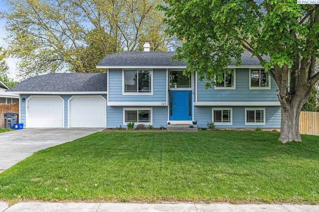 Photo of Newly Listed – 1124 W 1124 W Park Hills Dr, Kennewick, WA 99337