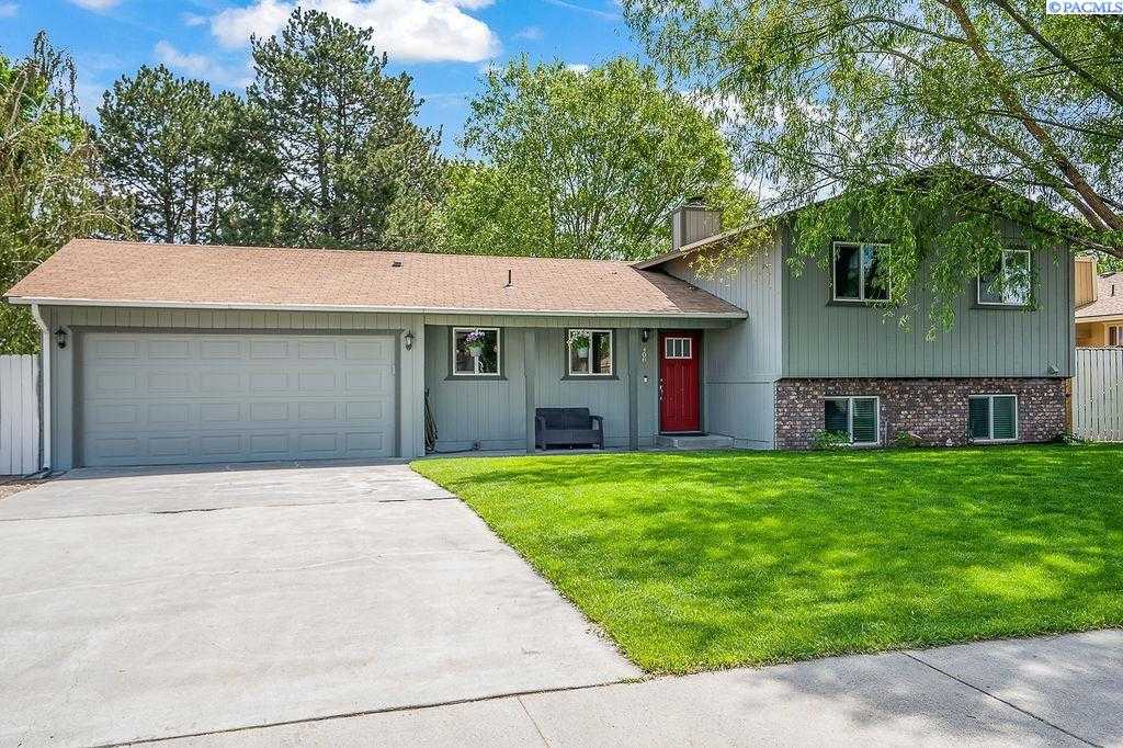 Photo of Newly Listed – 408 N Joliet Pl, Kennewick, WA 99336