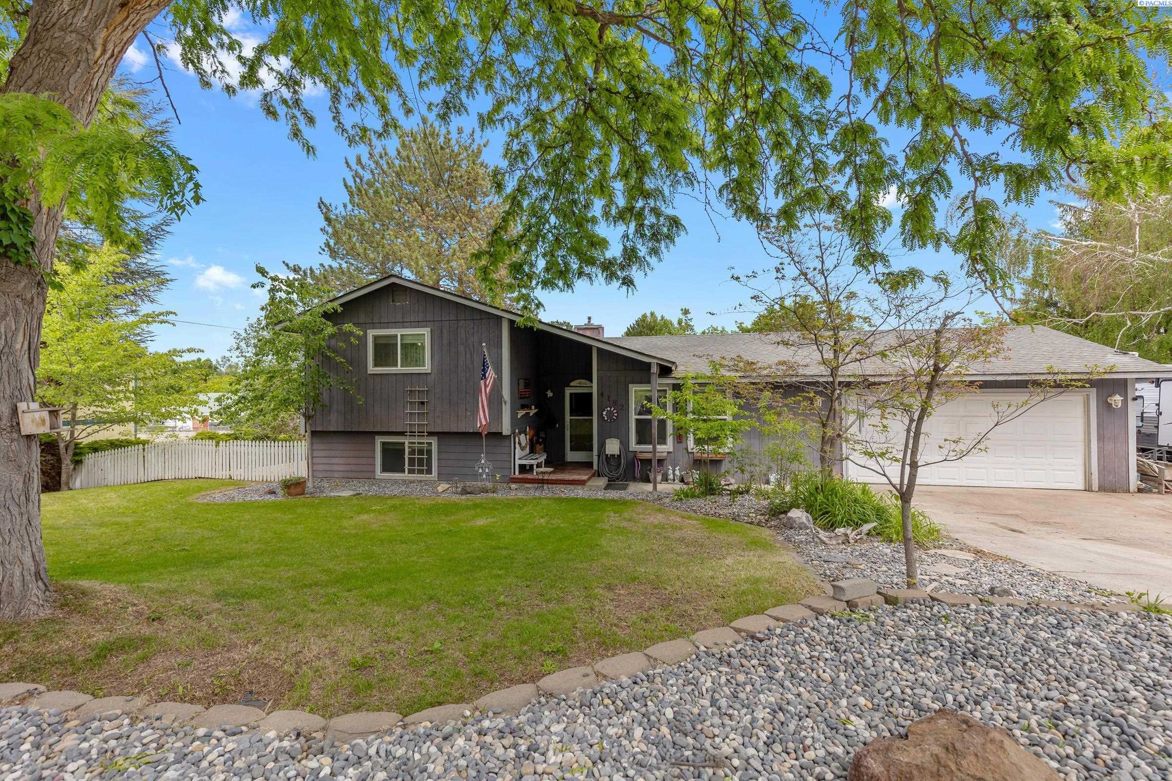 Photo of Newly Listed – 4182 Ironton Drive, West Richland, WA 99353