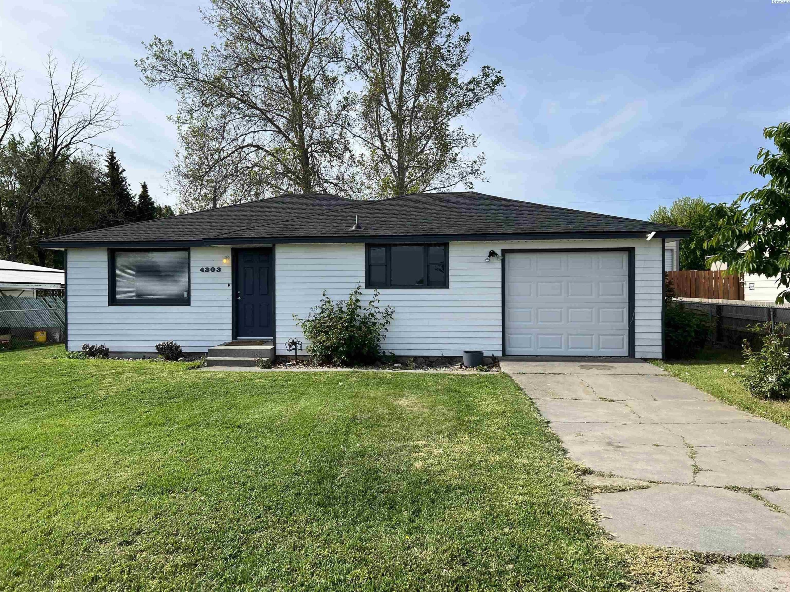 Photo of Newly Listed – 4303 W 7th Ave, Kennewick, WA 99336