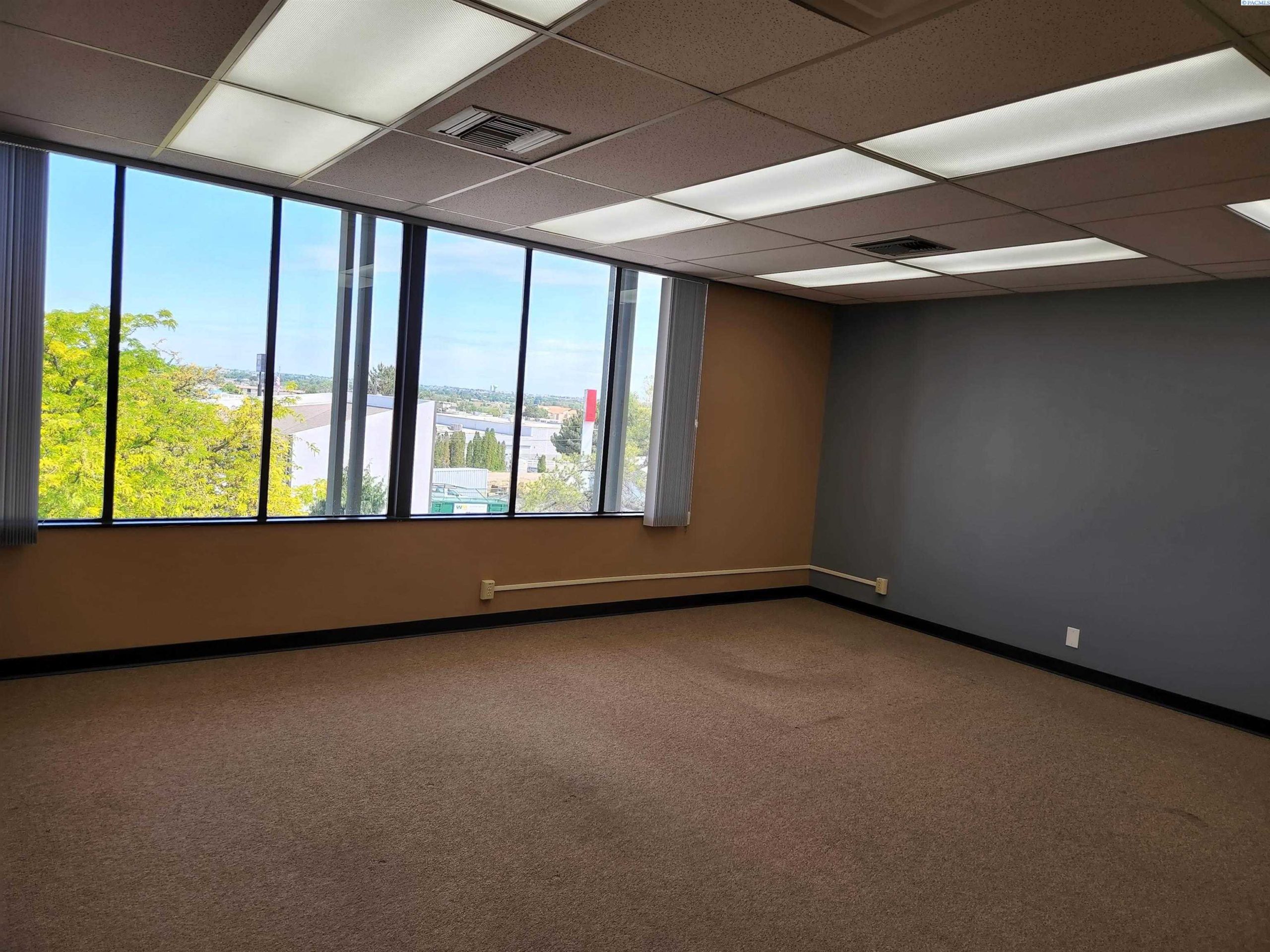 Photo of Newly Listed – 7511 W Arrowhead Ave, Kennewick, WA 99336