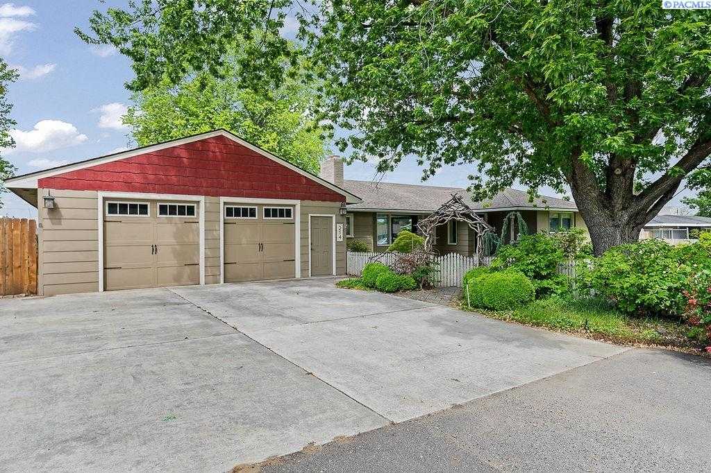 Photo of Newly Listed – 214 S Jefferson Street, Kennewick, WA 99336