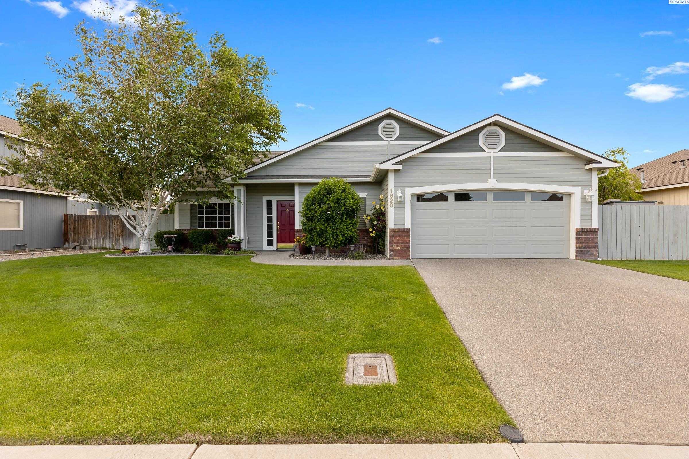 Photo of Newly Listed – 1620 Venus Circle, Richland, WA 99352